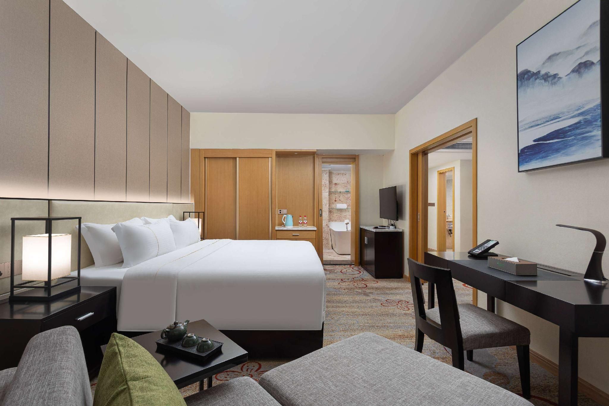 1 King Bed, Family Connecting Suite, Smoking