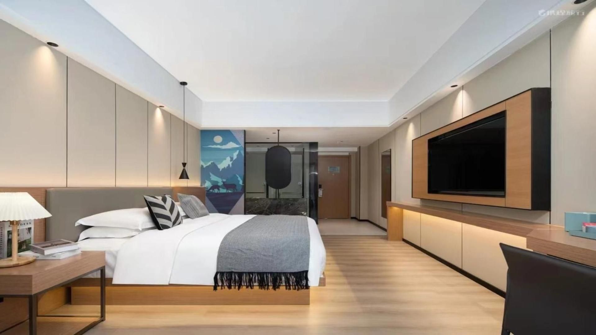 Deluxe Queen Room