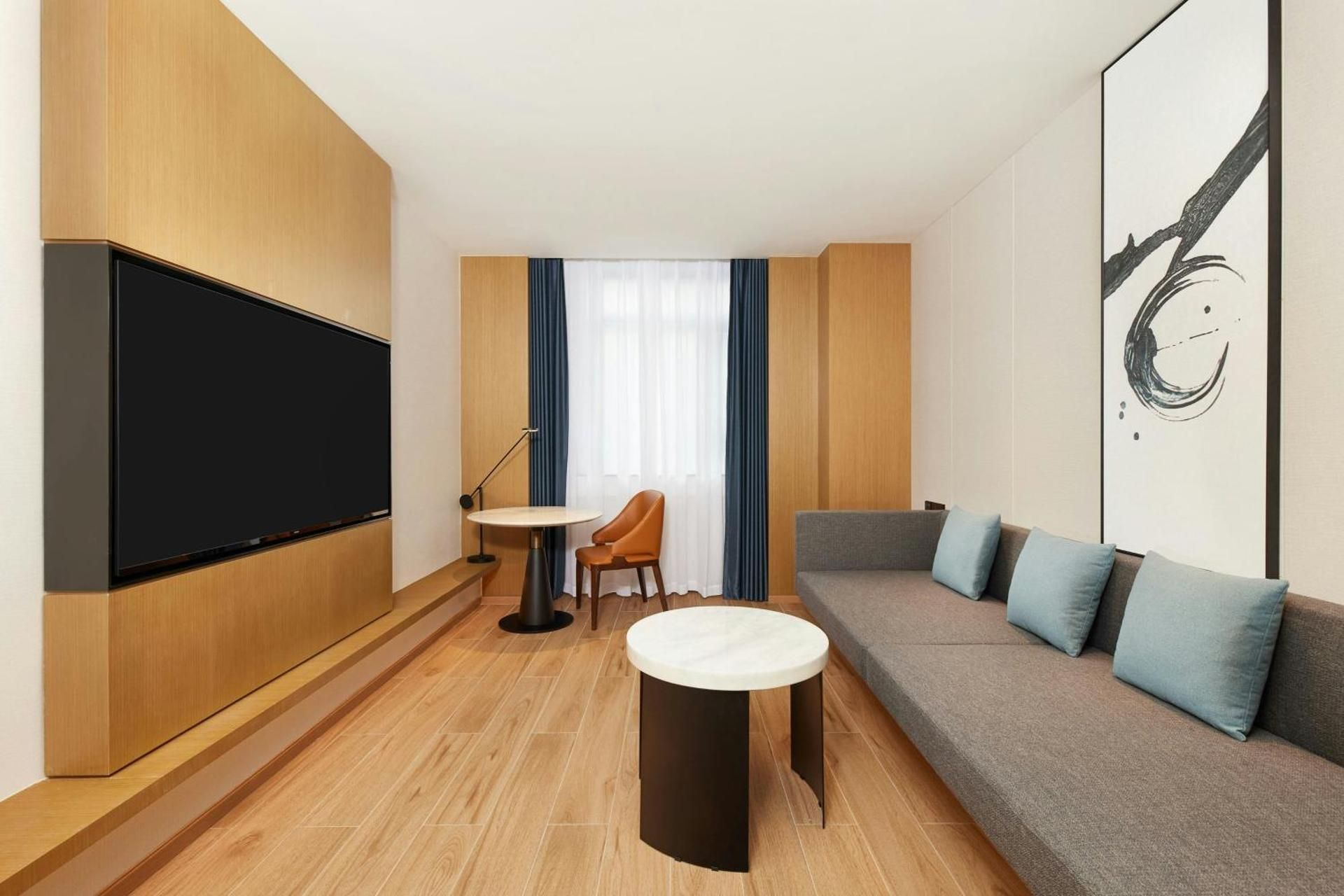 Suite, 1 King, City view