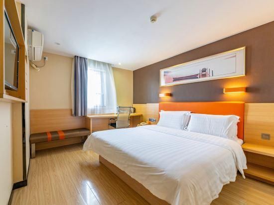 Feature Queen Room