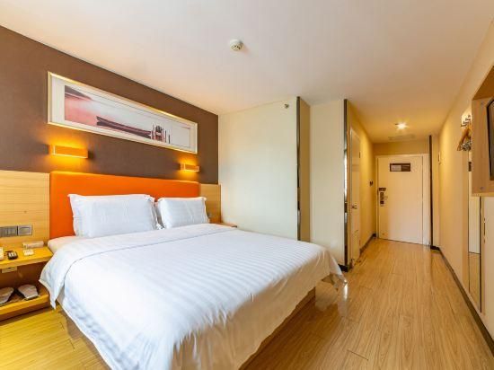 Feature Queen Room