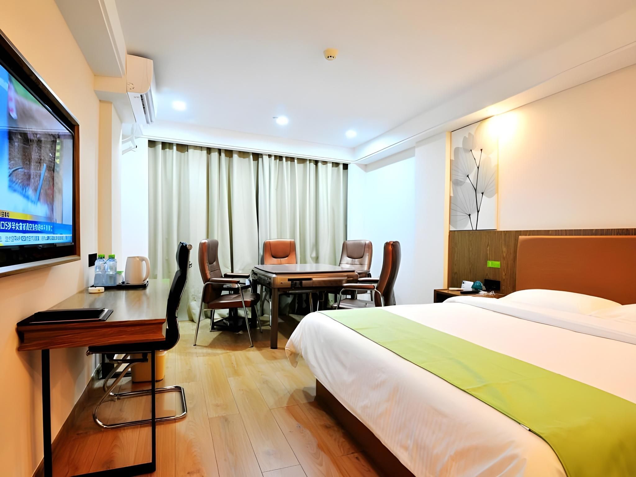 Business Queen Room