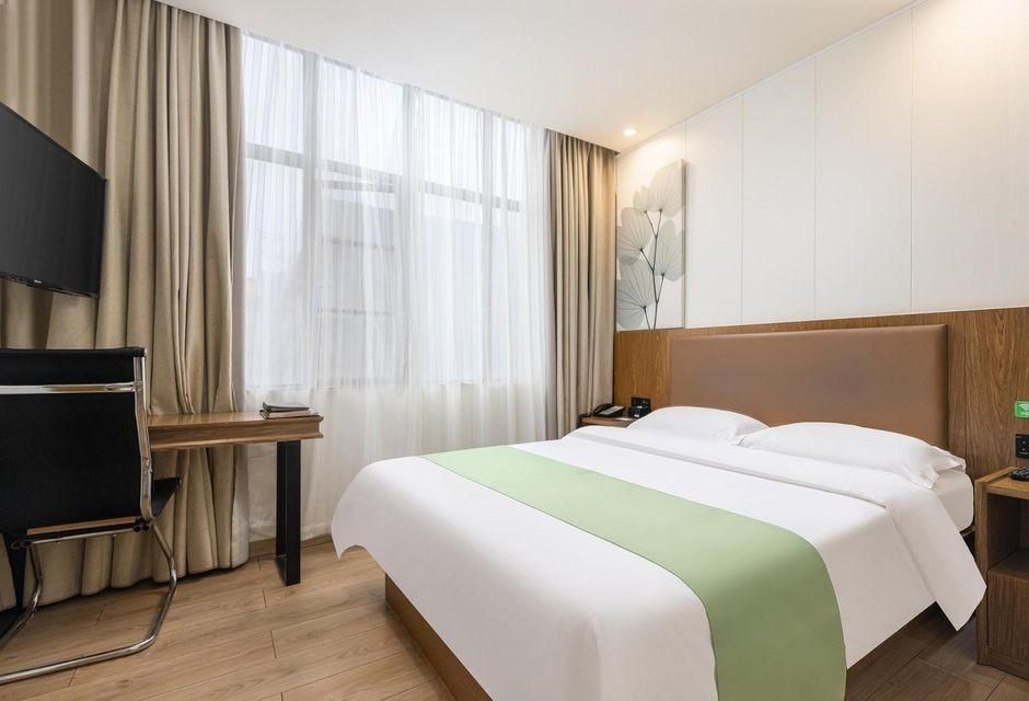 Feature Queen Room