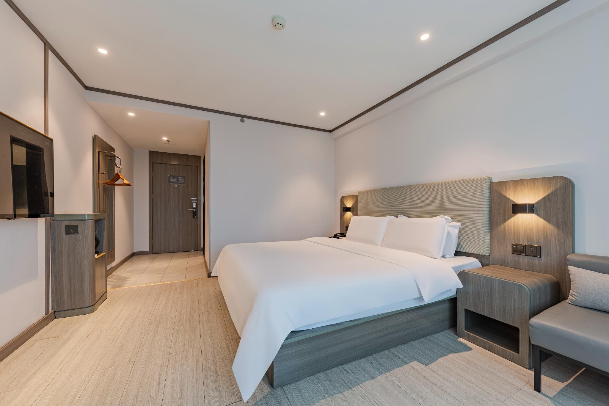 Queen Superior Room