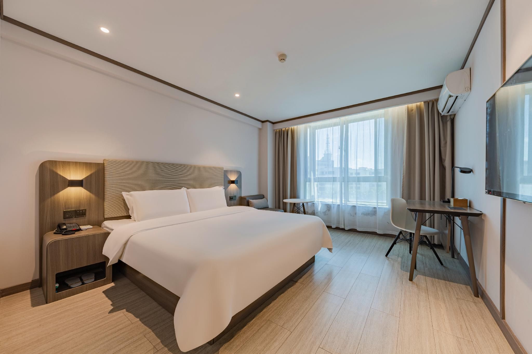 Queen Superior Room
