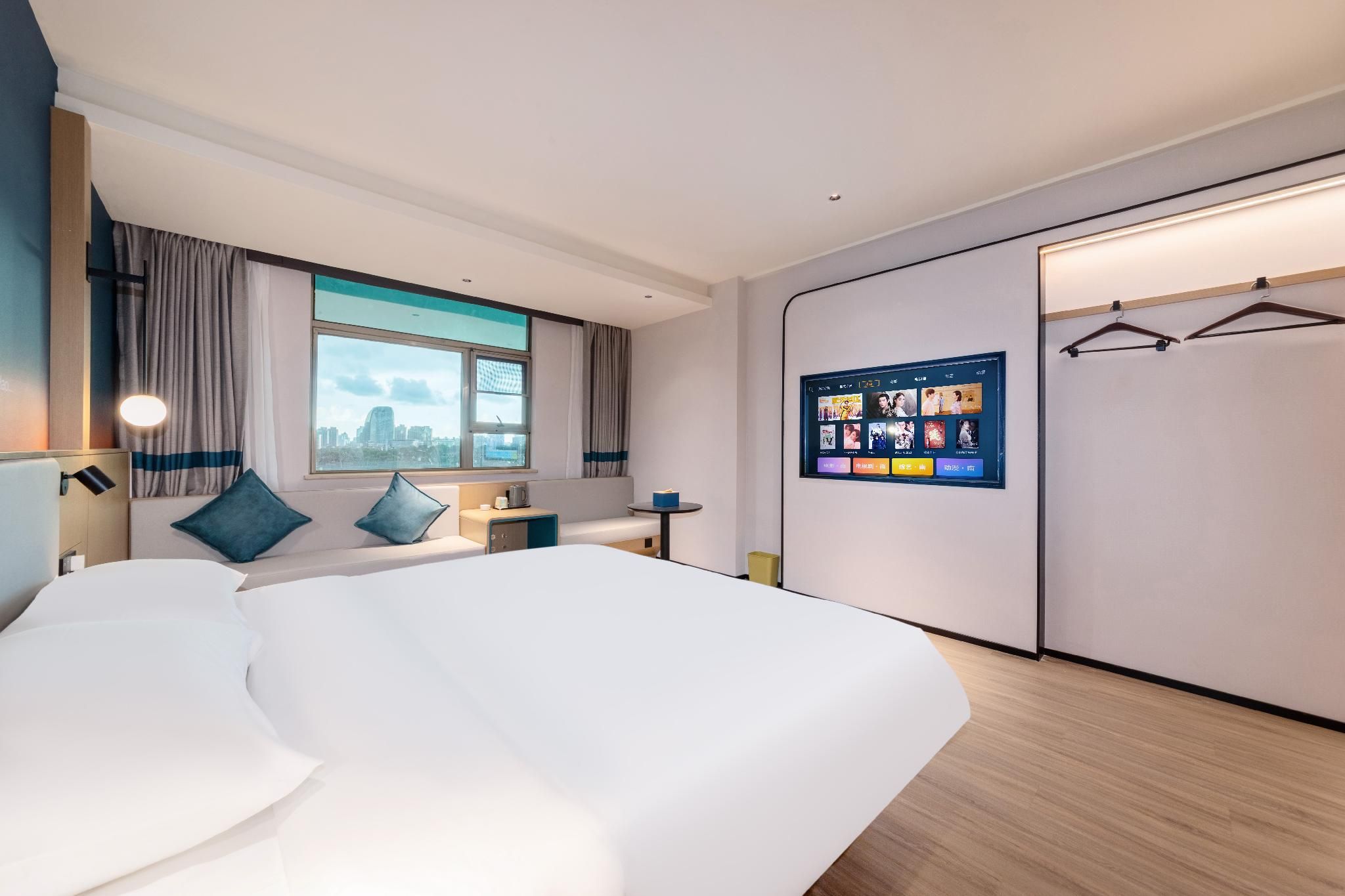 Huazhu - Room With View