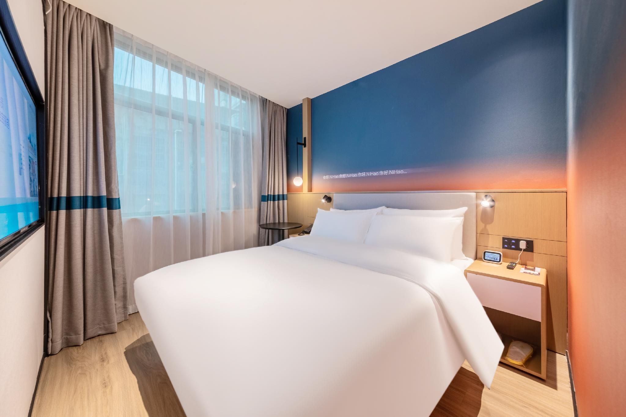Huazhu - Room With Bed