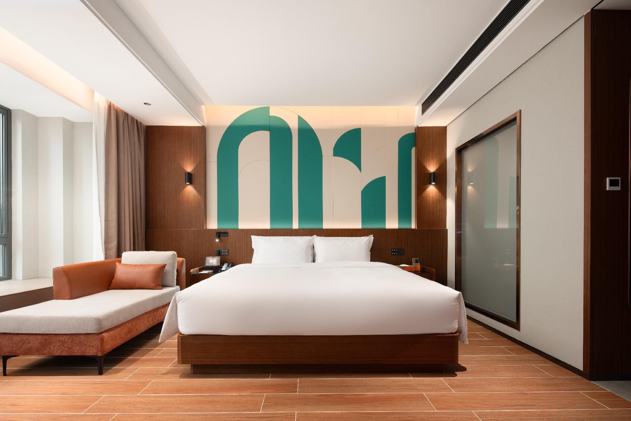 Deluxe King Room with City View