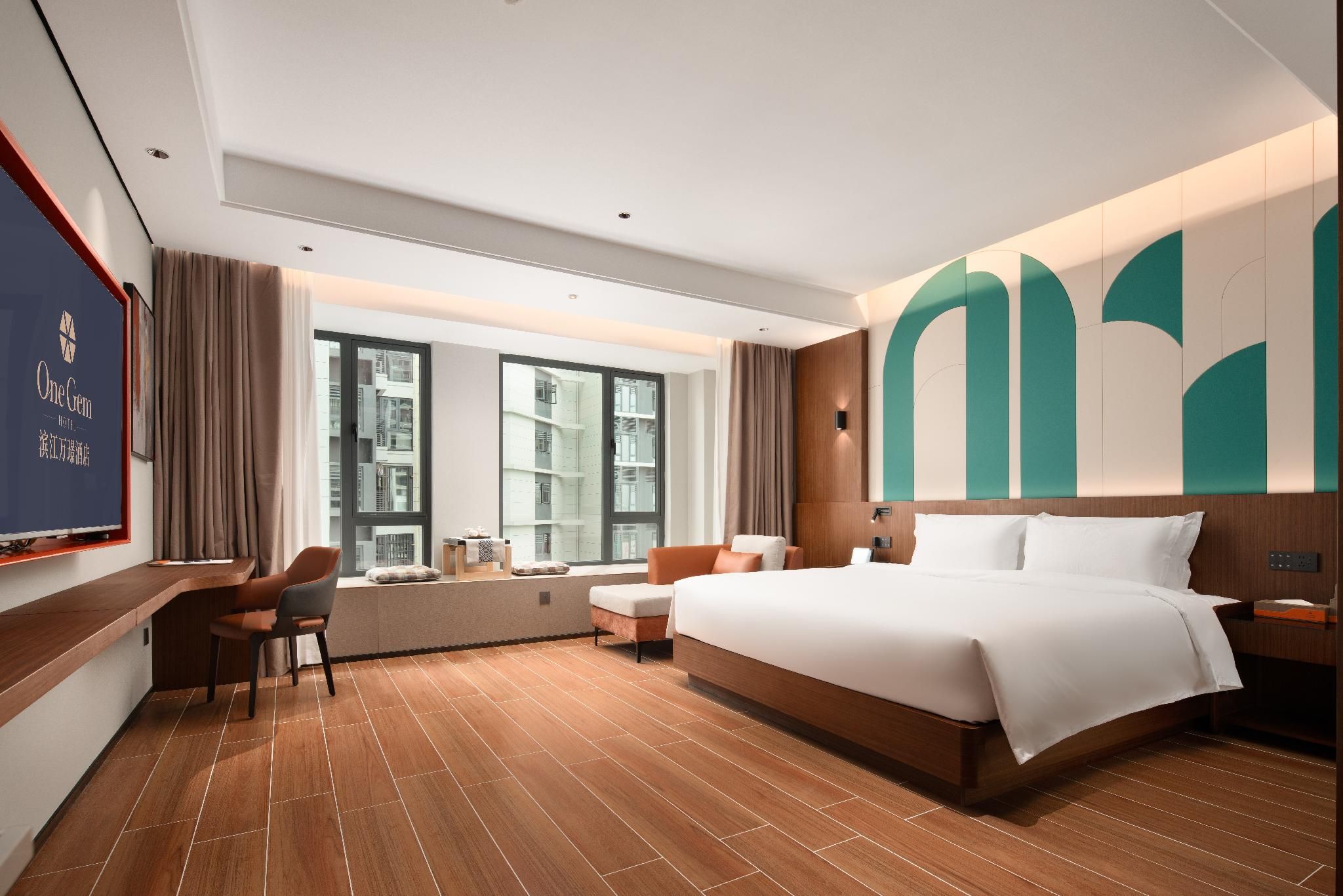 Deluxe King Room with City View