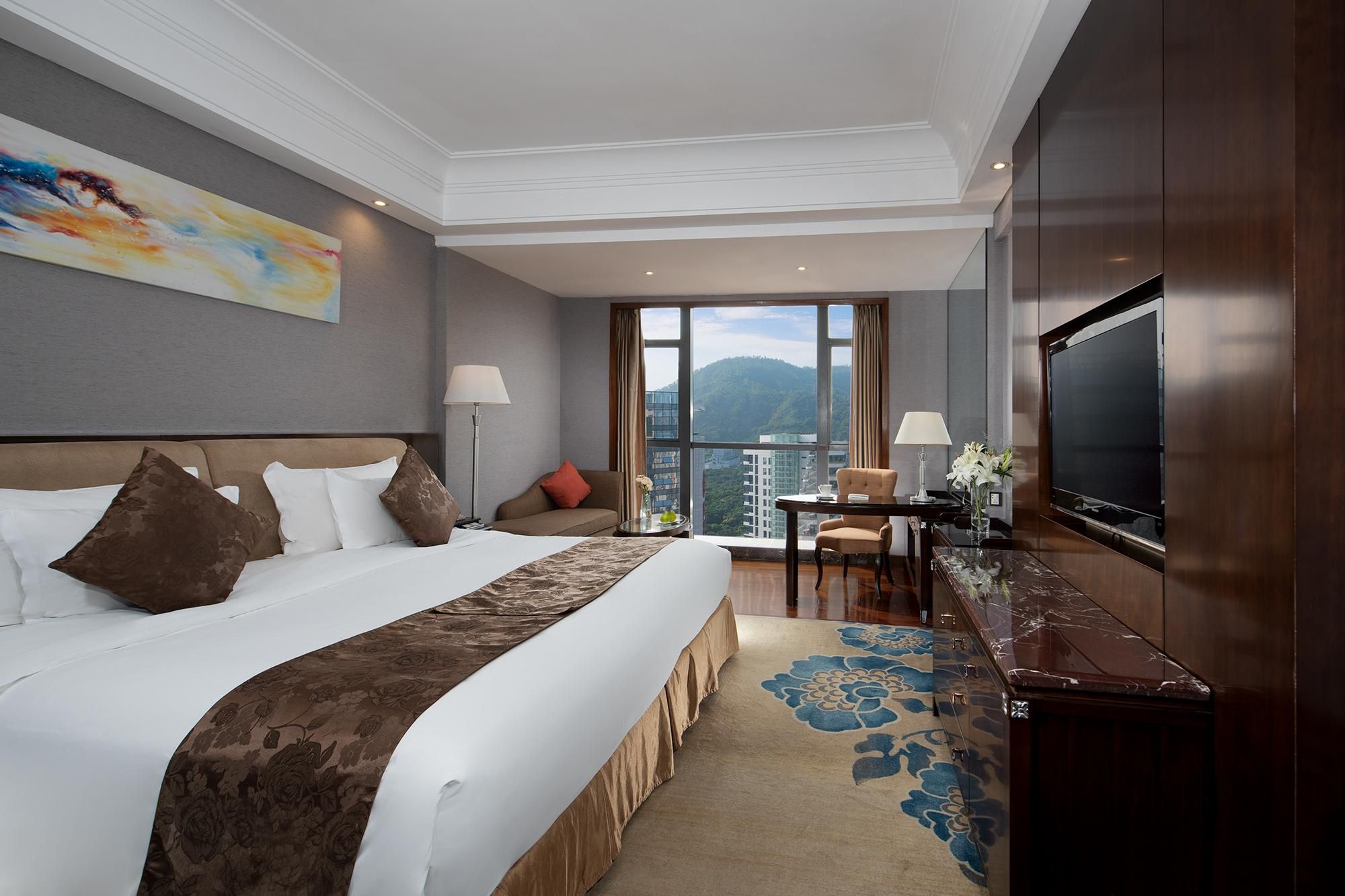 Deluxe Queen Room