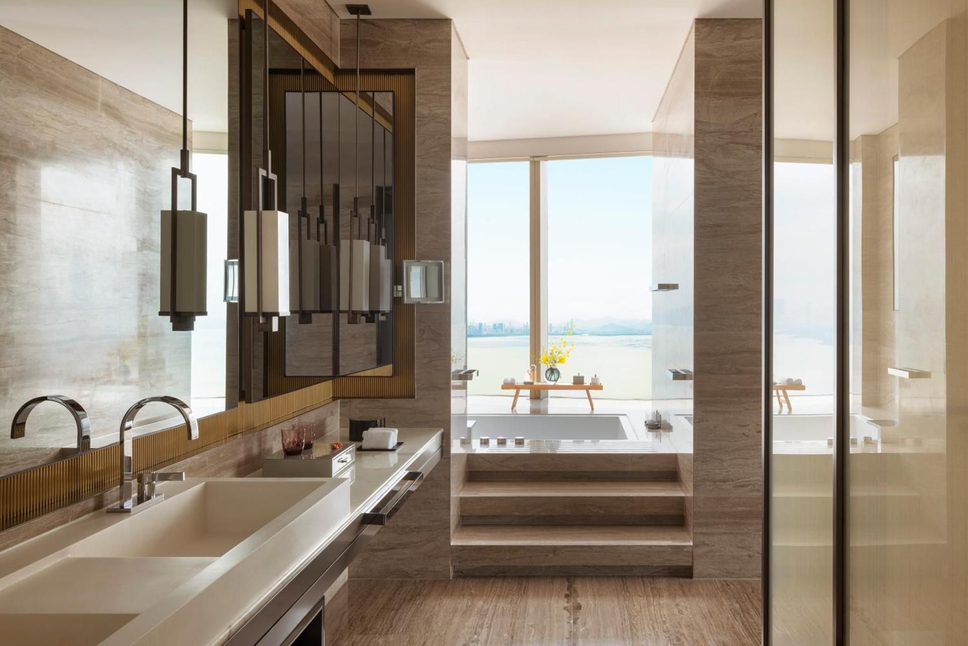 Metropolitan King Studio with Bay View