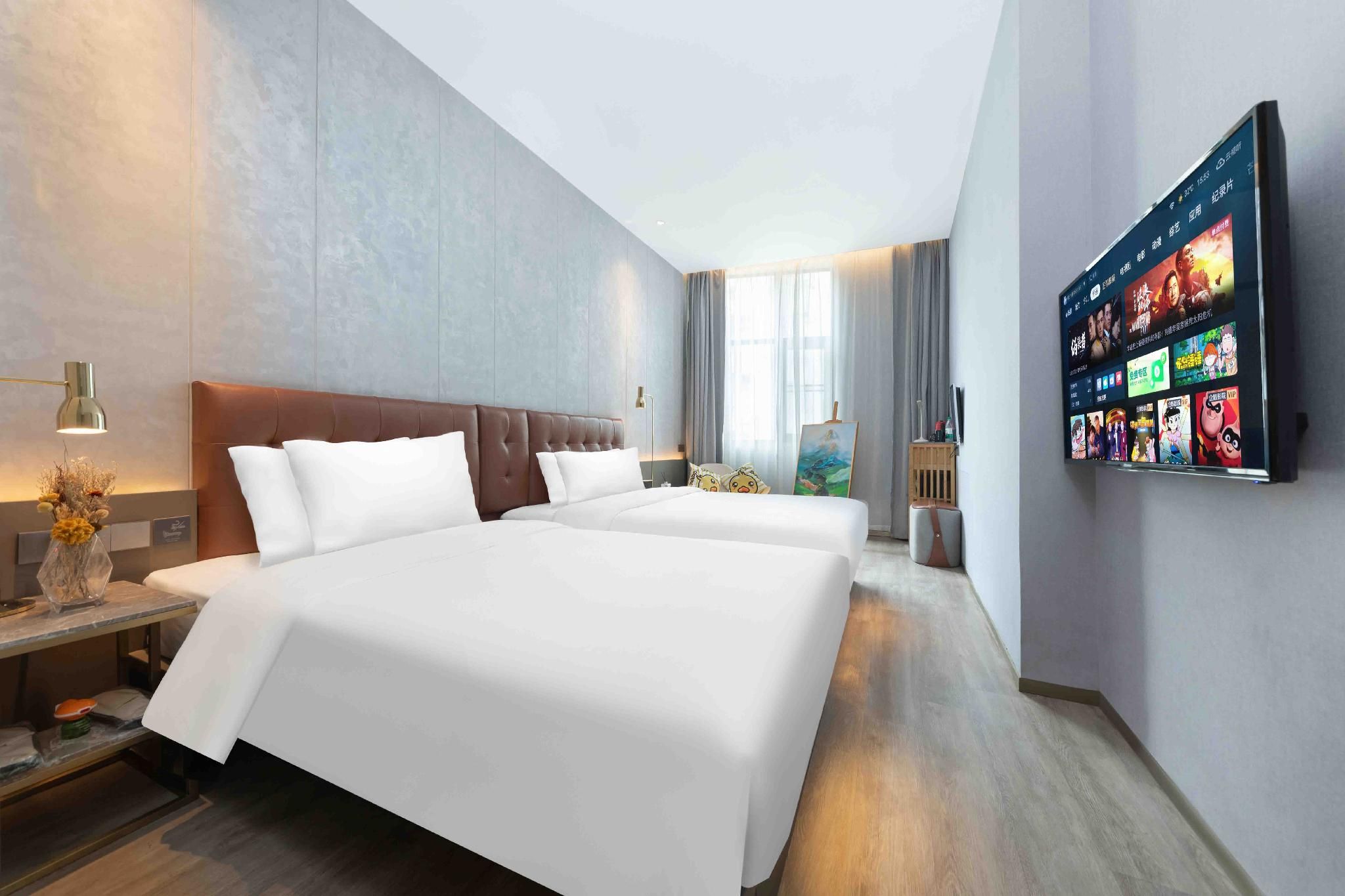 Twin Room with 1 Semi-Double Bed and 1 Single Bed