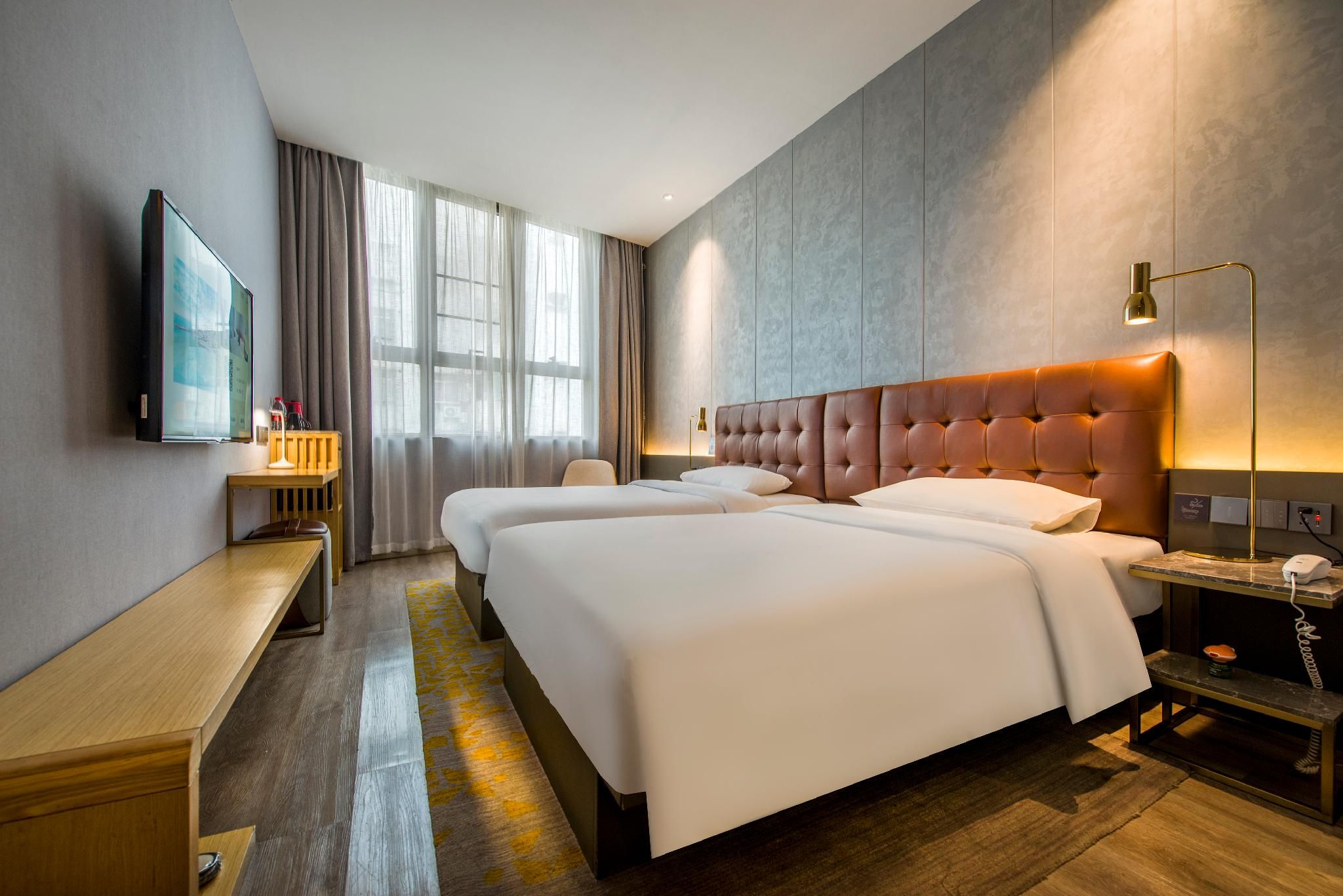 Twin Room with 1 Semi-Double Bed and 1 Single Bed