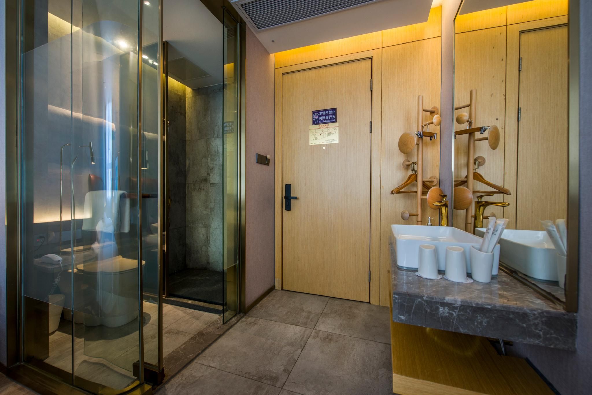 Twin Room with 1 Semi-Double Bed and 1 Single Bed