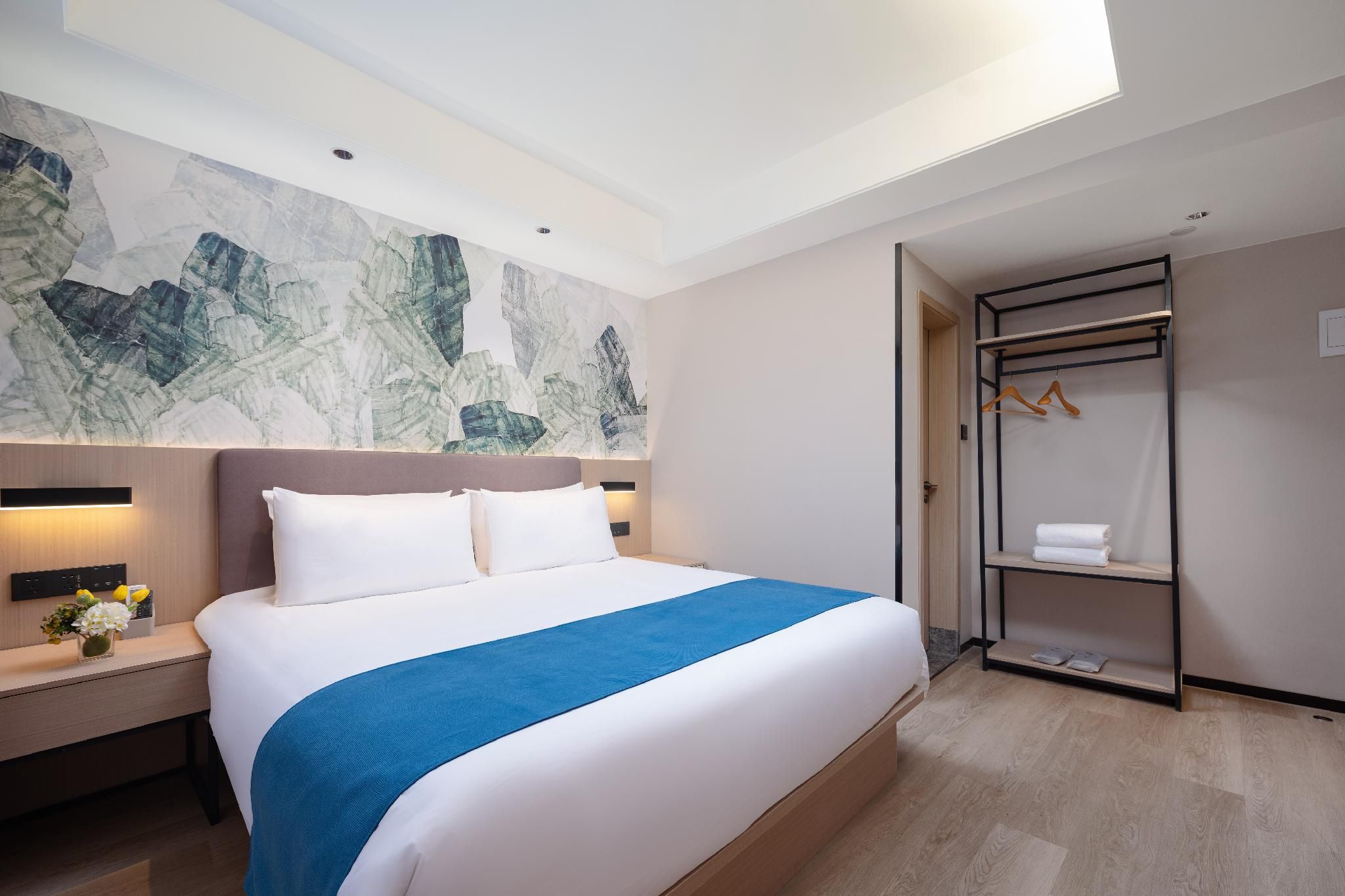 Deluxe Double Room With Window