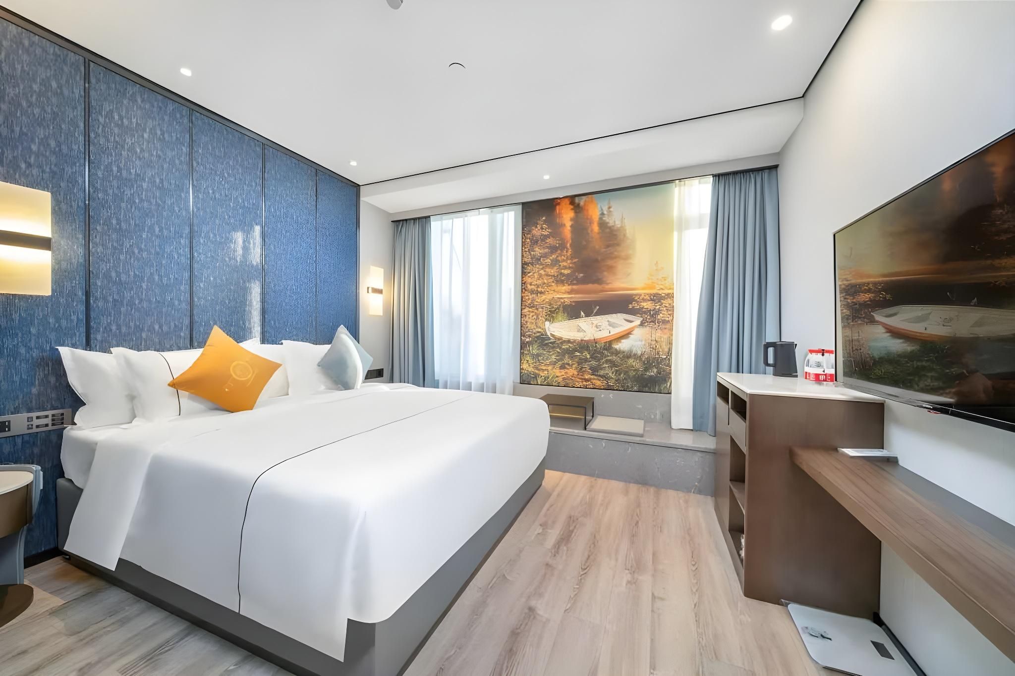 Queen Room with View