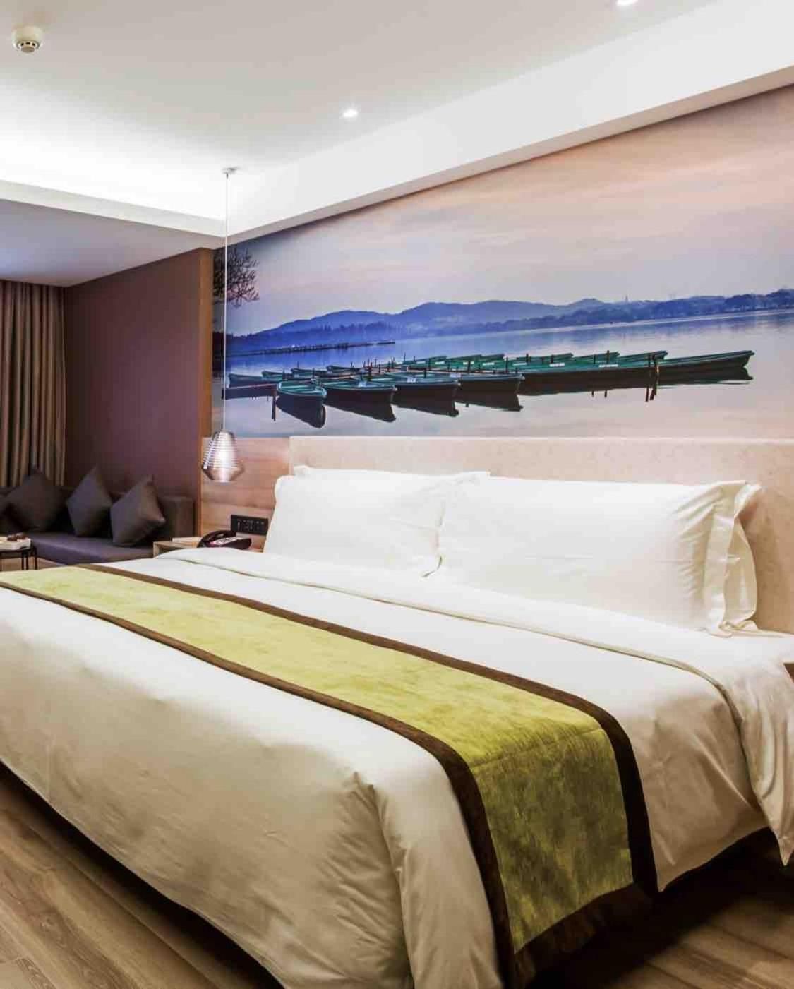 Elegant Double Room without Window