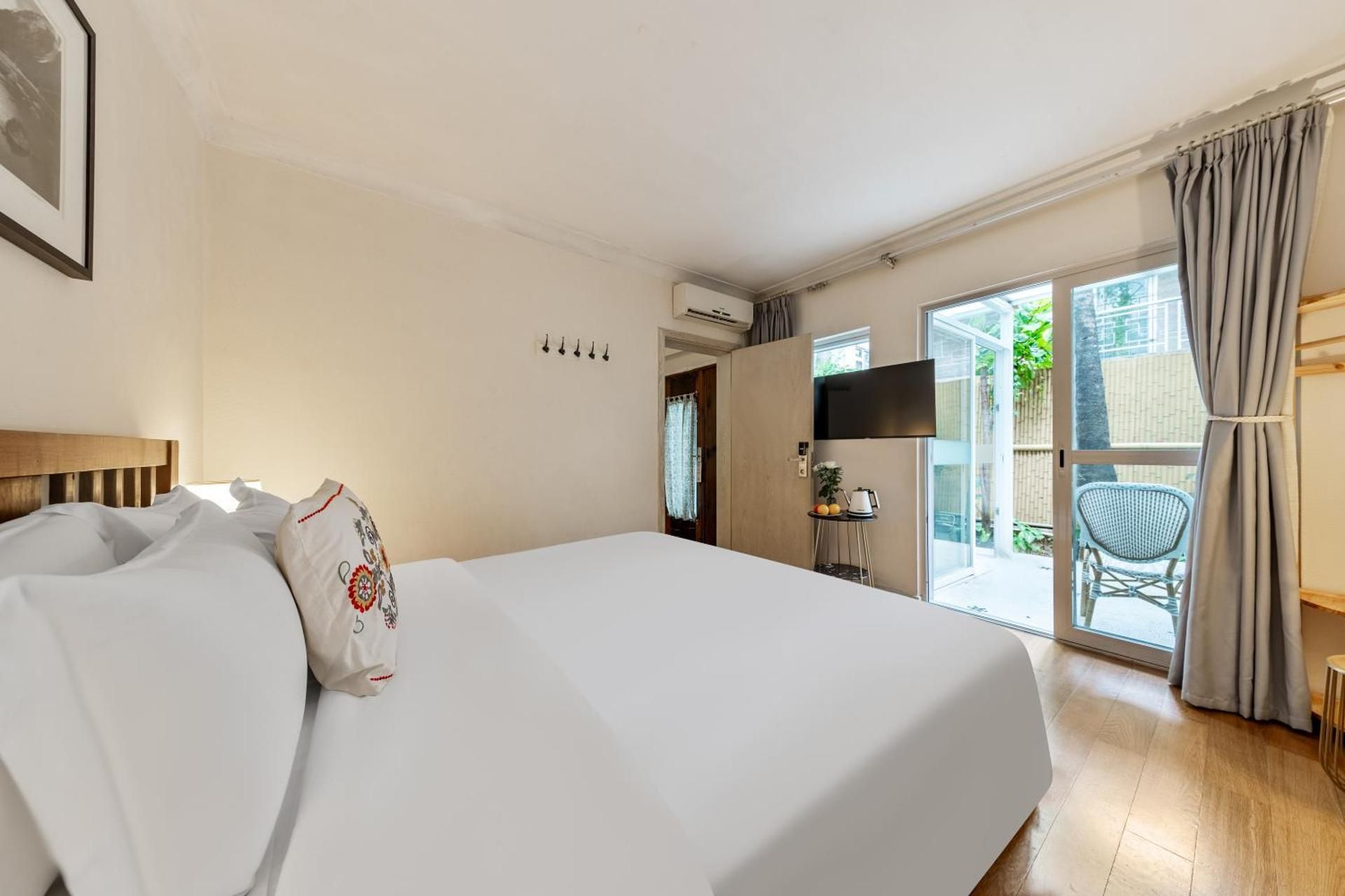 Garden View King Room with Terrace