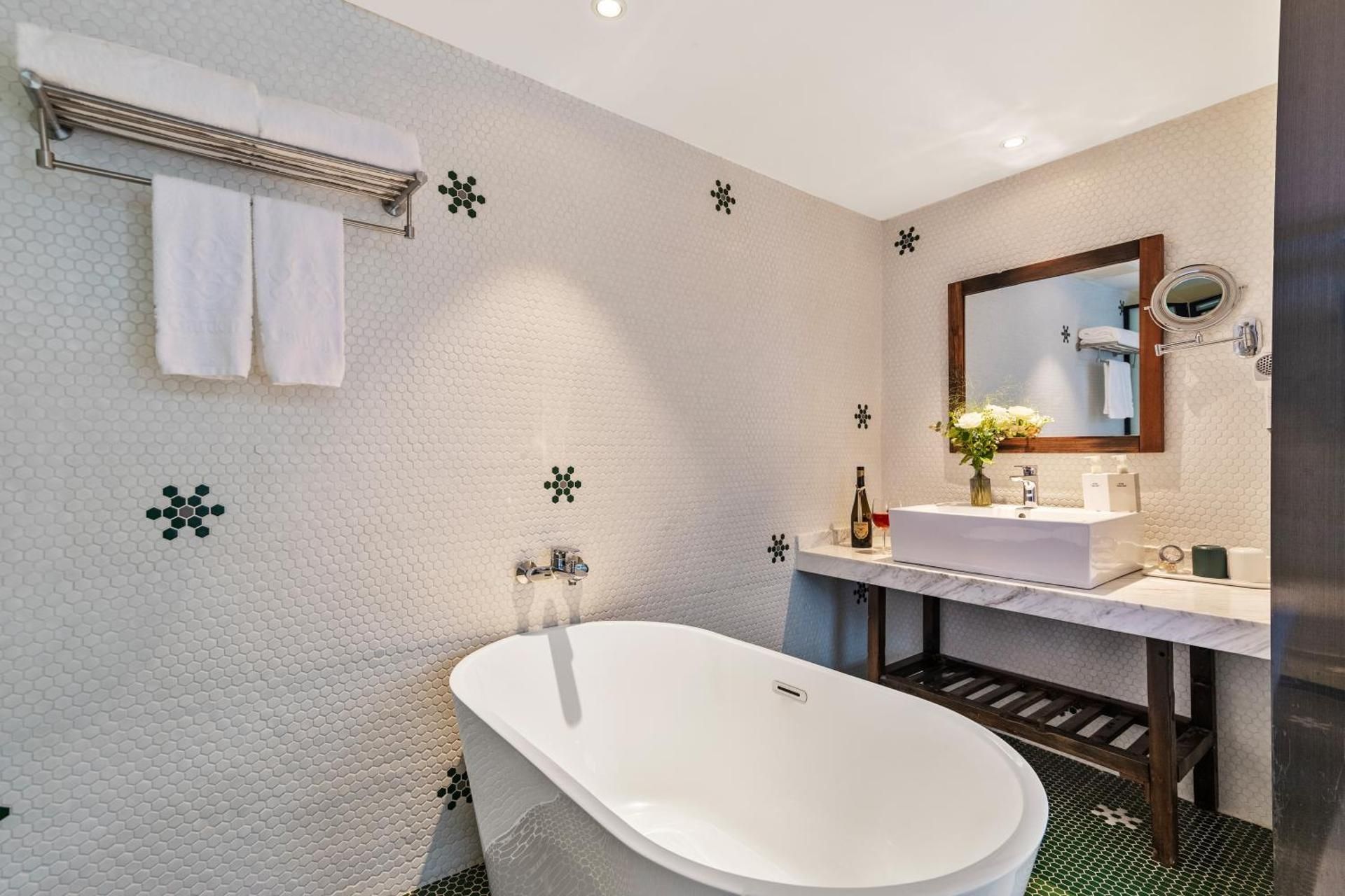Deluxe Room with Bathtub