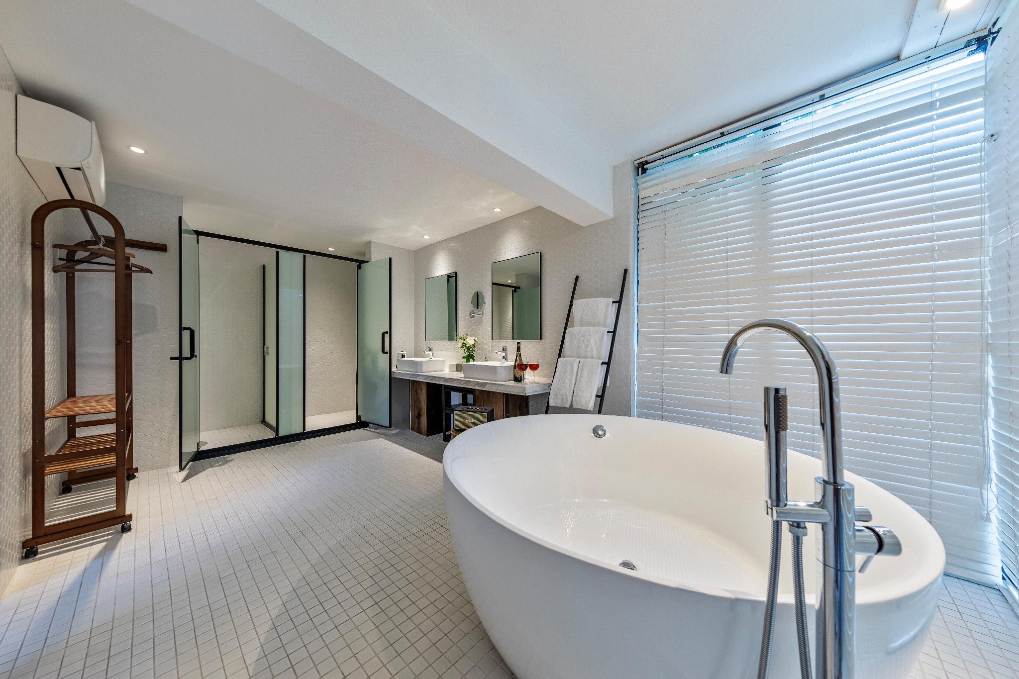 Premium Suite with Bathtub