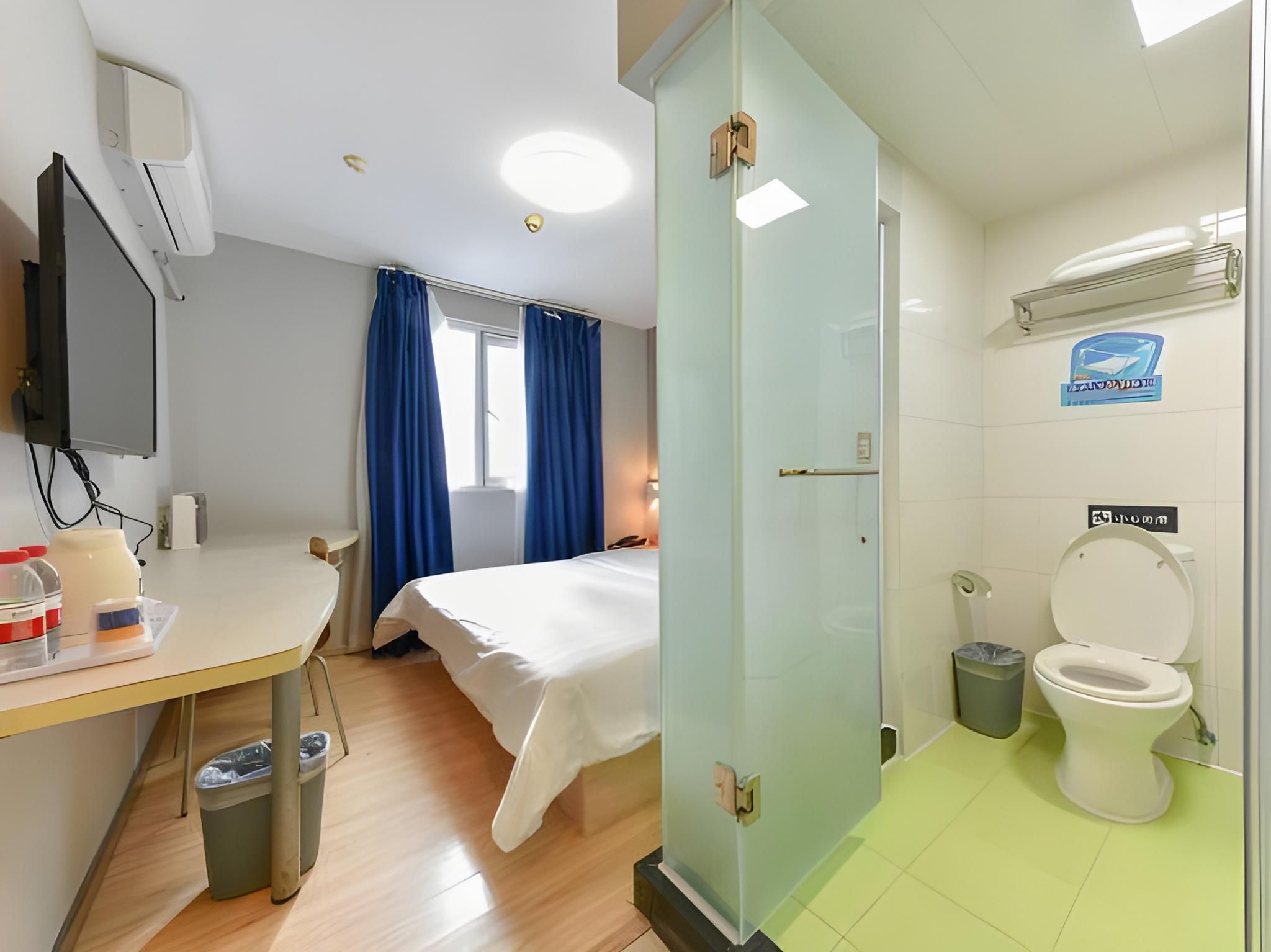 Business Queen Room