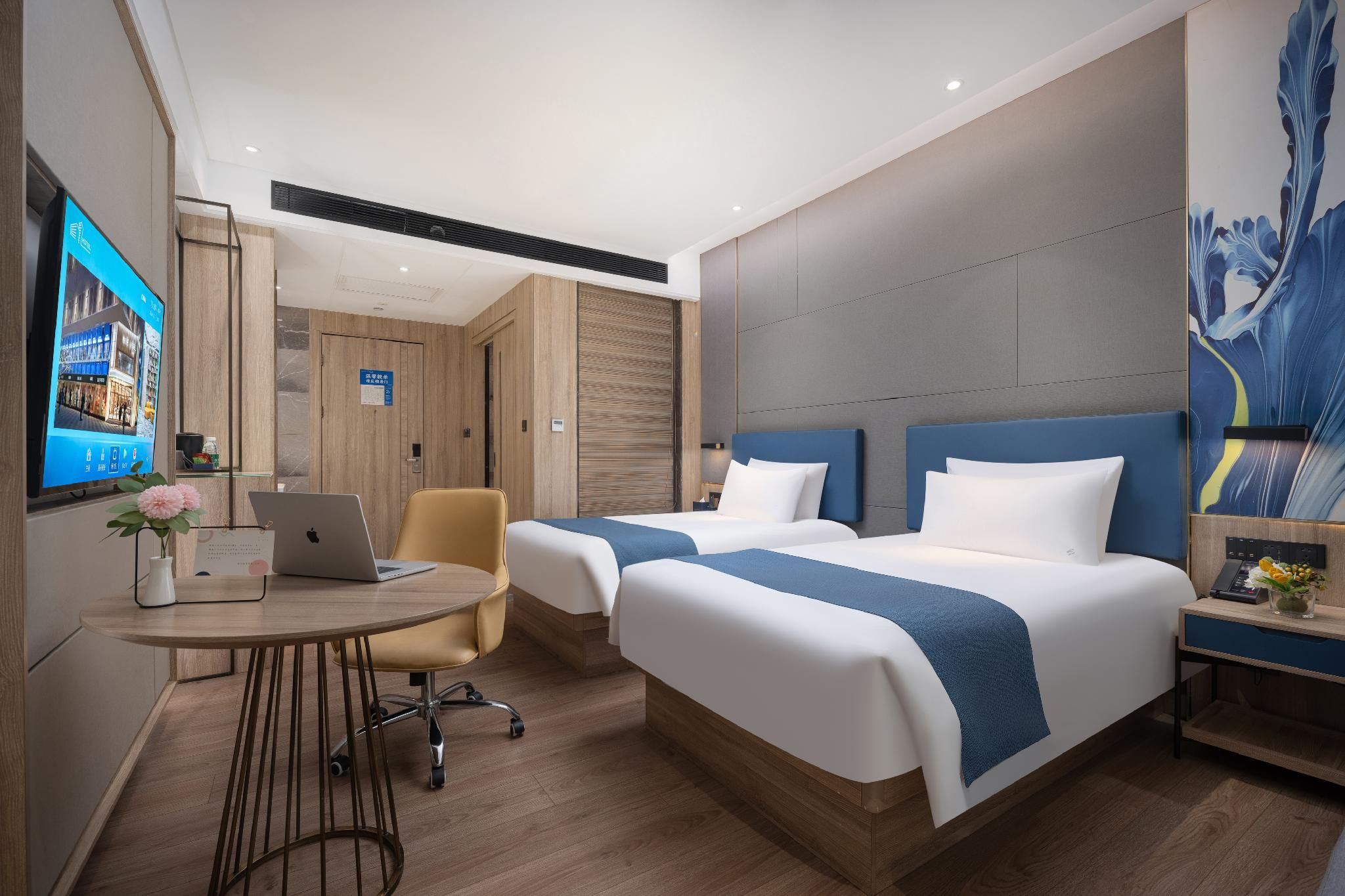 Twin Room with View