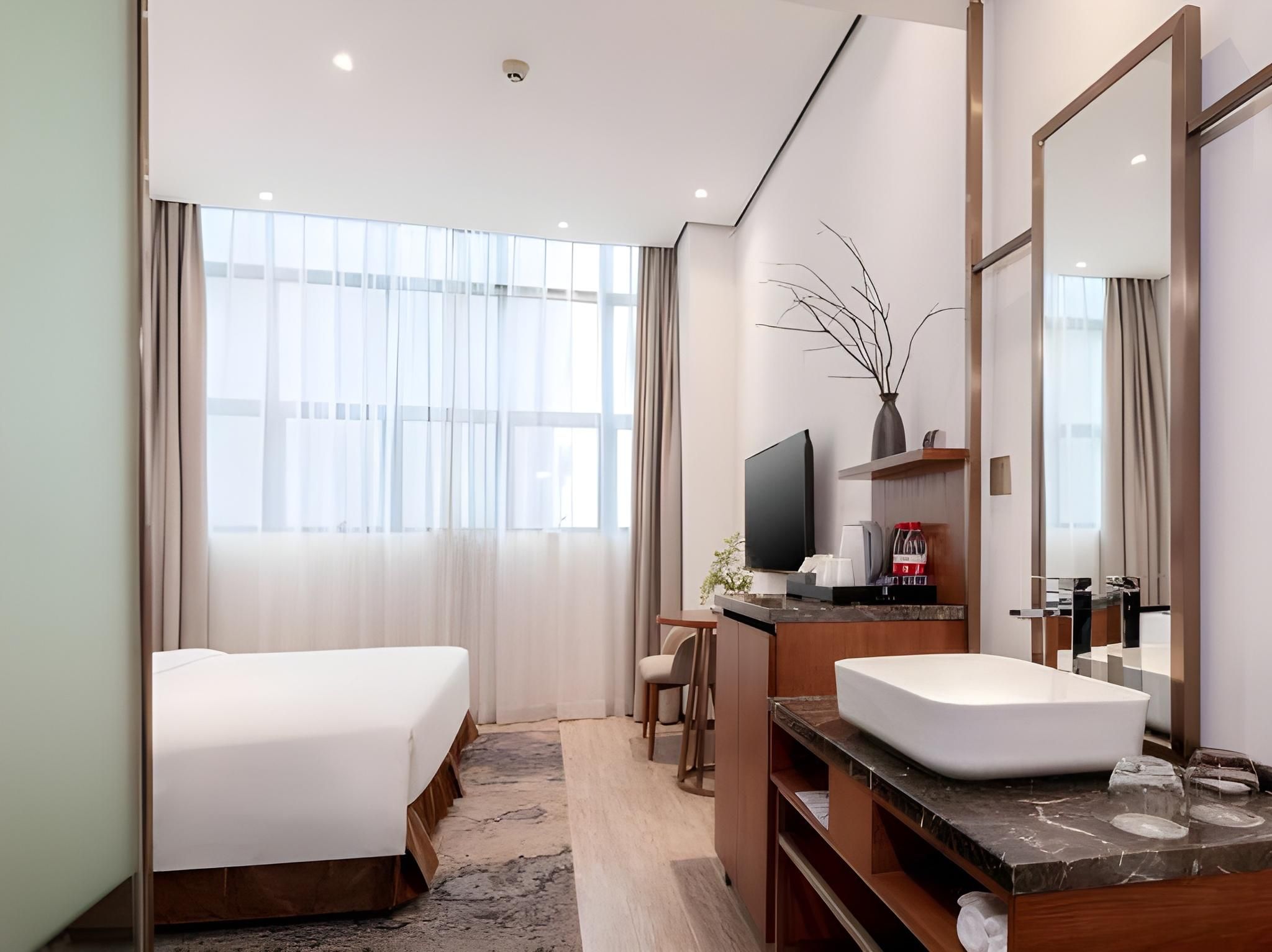 Deluxe Queen Room
