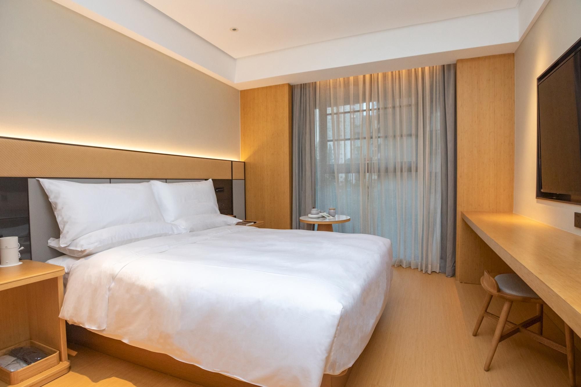 Huazhu - Room With Bed
