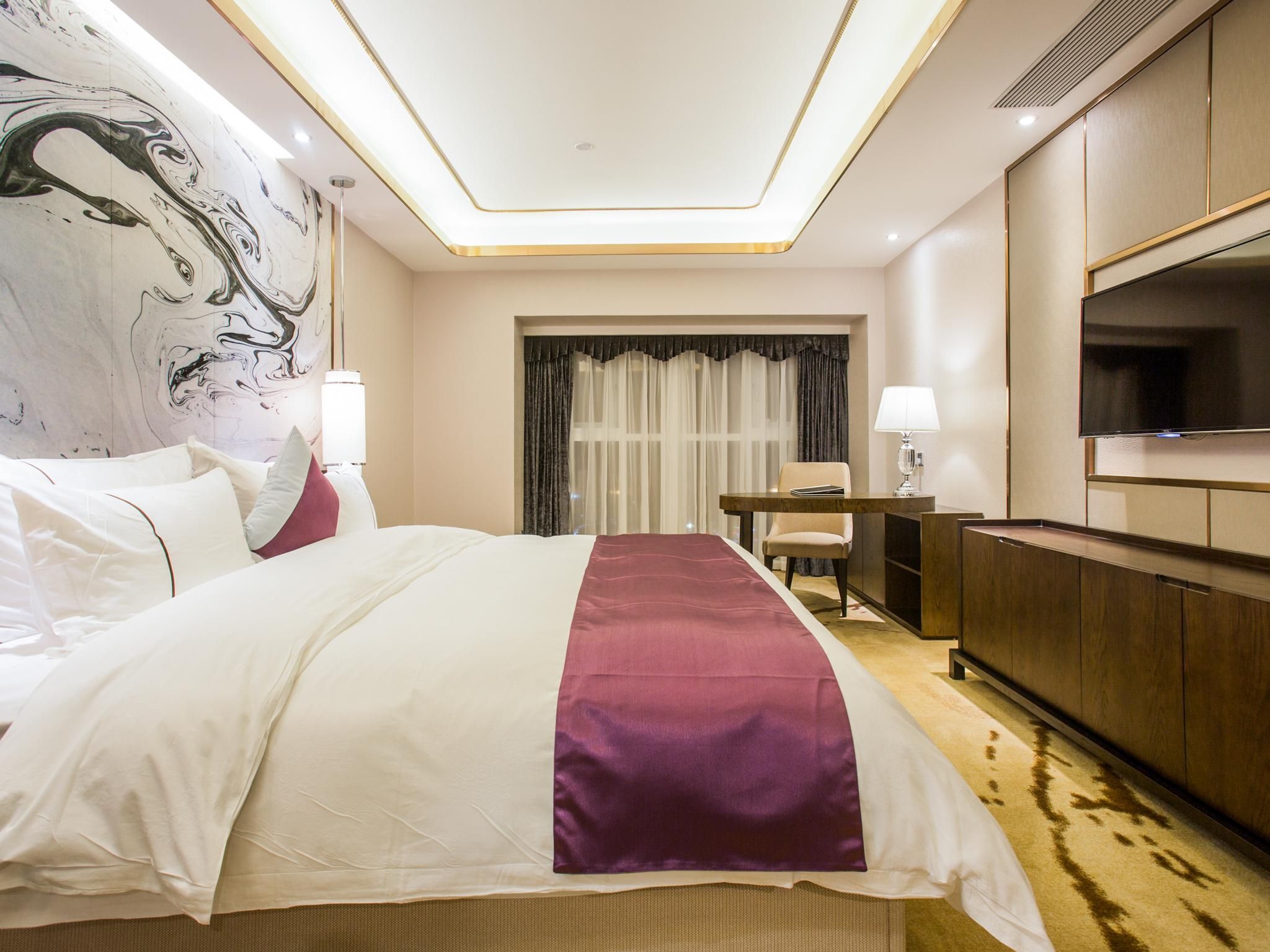 Deluxe Seaview Suite