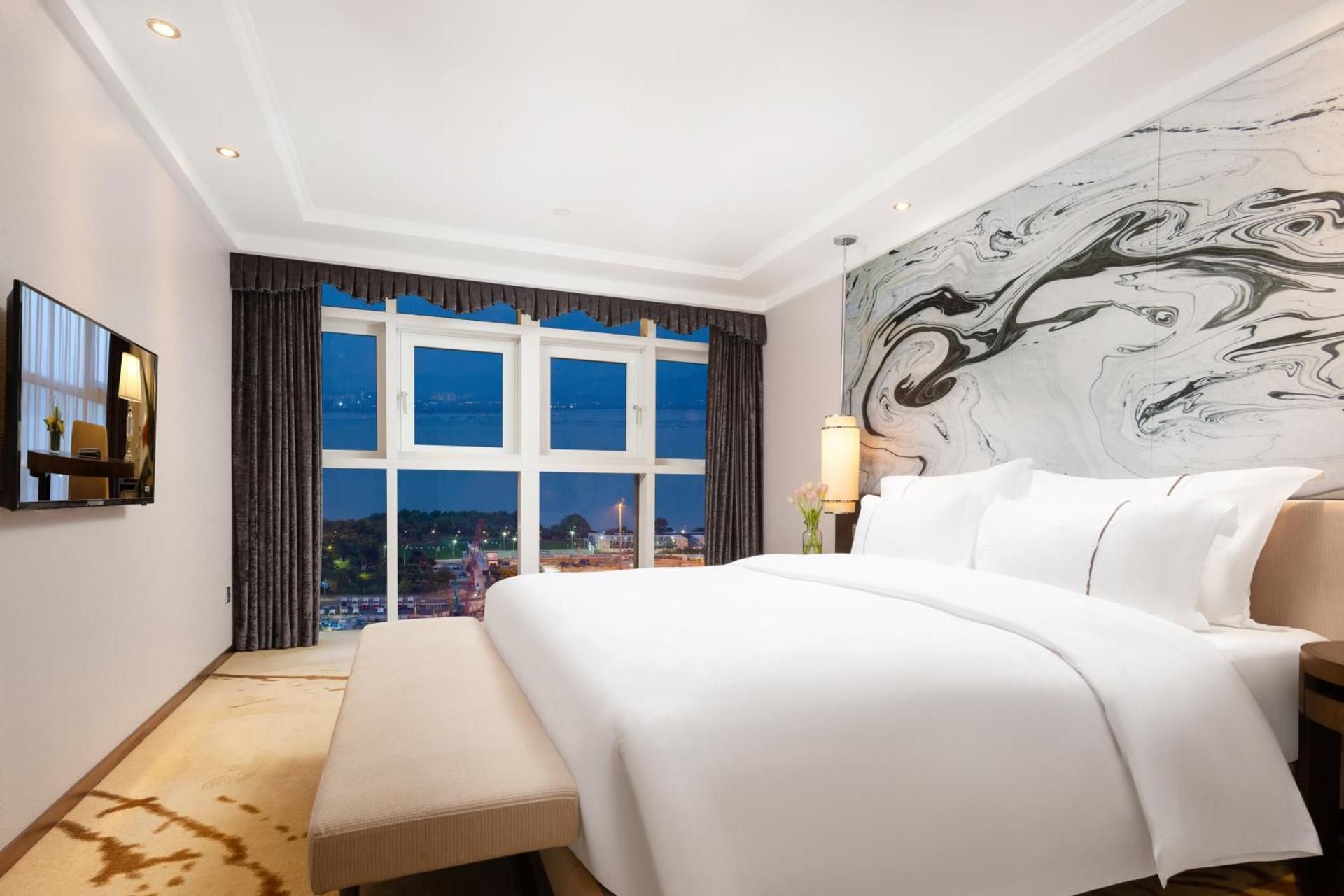 Two-Bedroom Suite with two breakfast