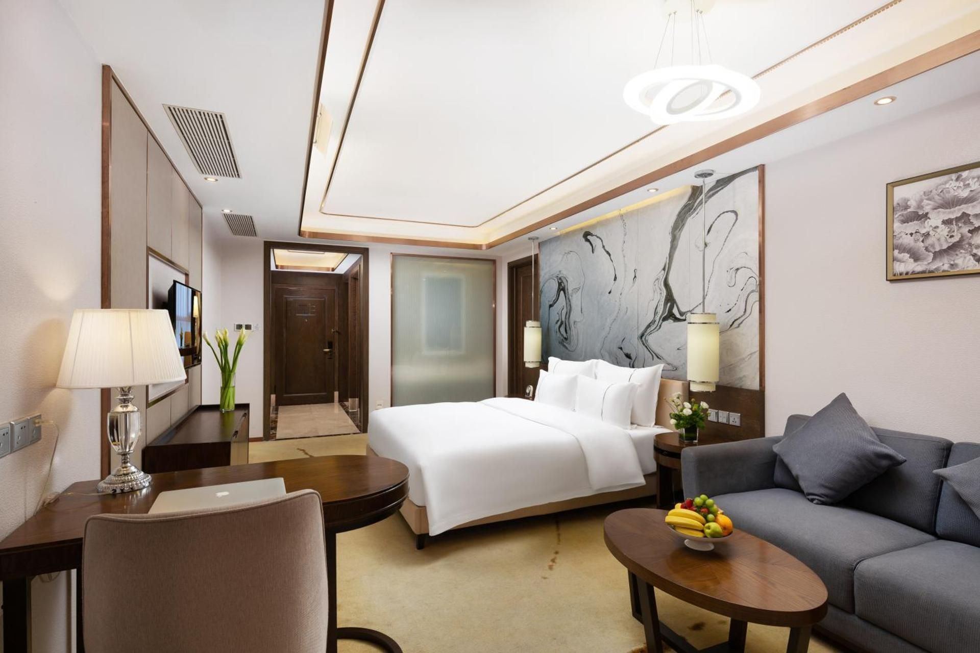 Deluxe Queen Bed