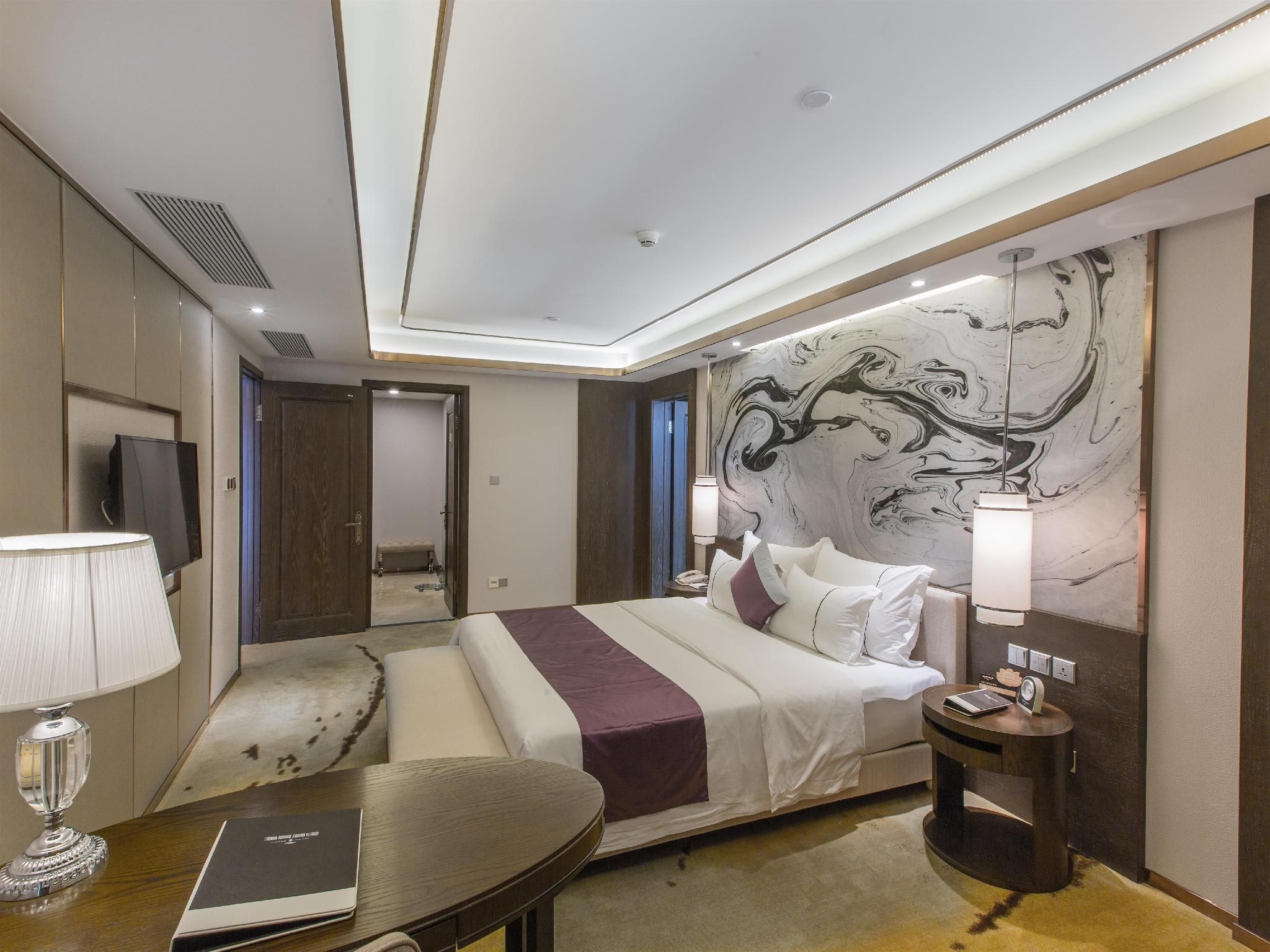 Deluxe Seaview Suite