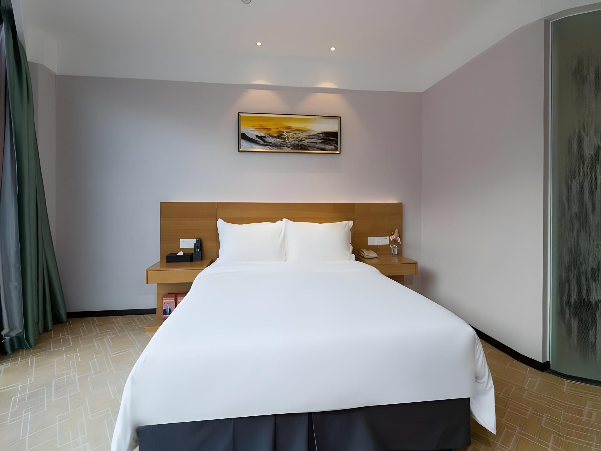 Queen Room with View