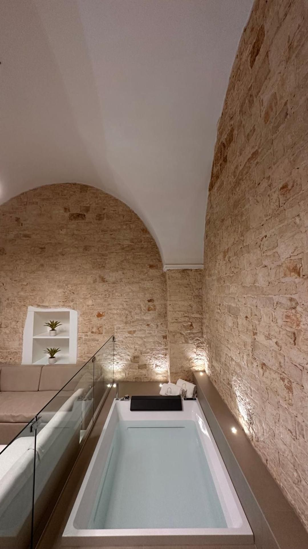 Suite with Hot Tub