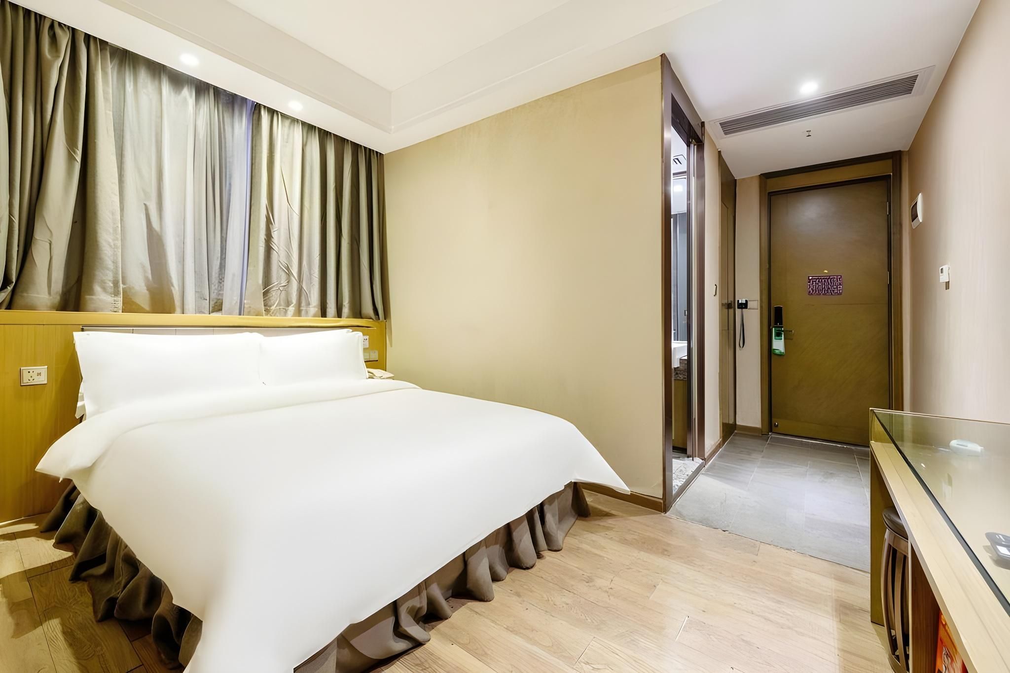 Comfort Queen Room
