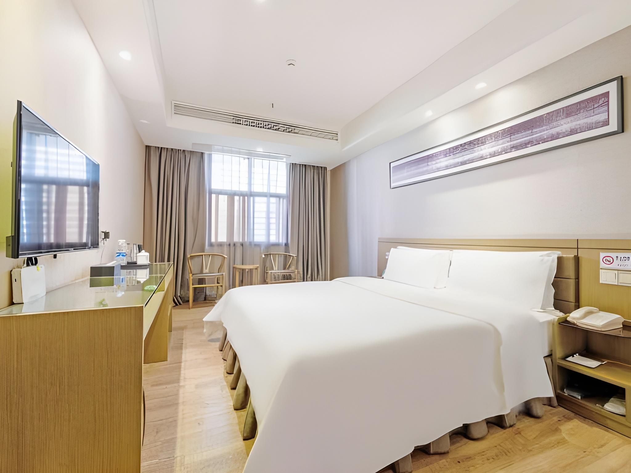 Deluxe Room Queen