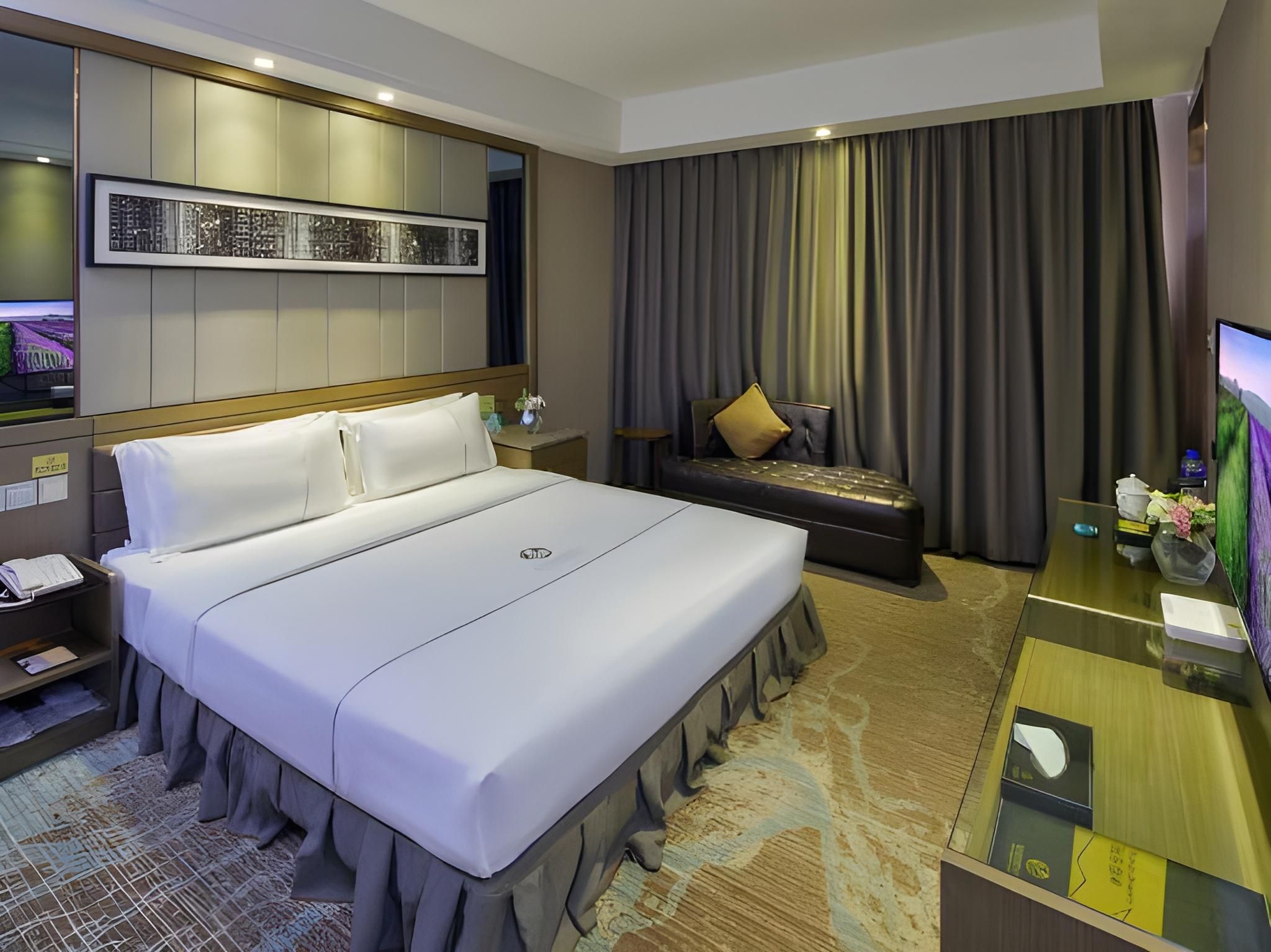 Deluxe Room Queen