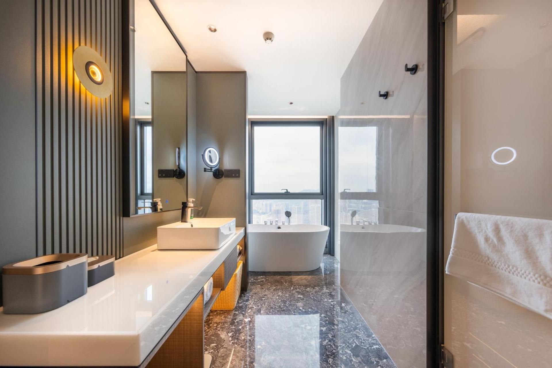 Jimu Suite with Bathtub