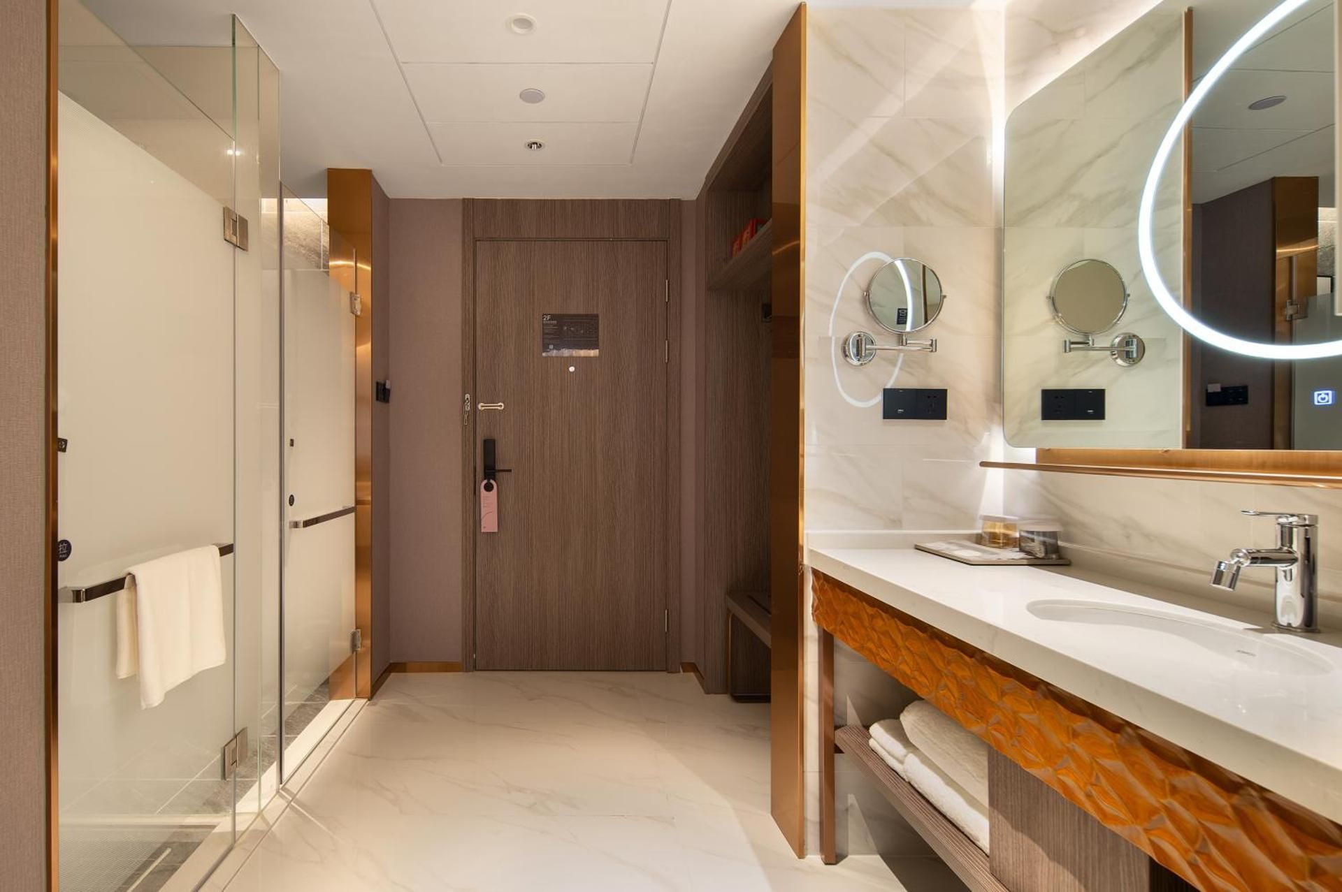 Business King Room
