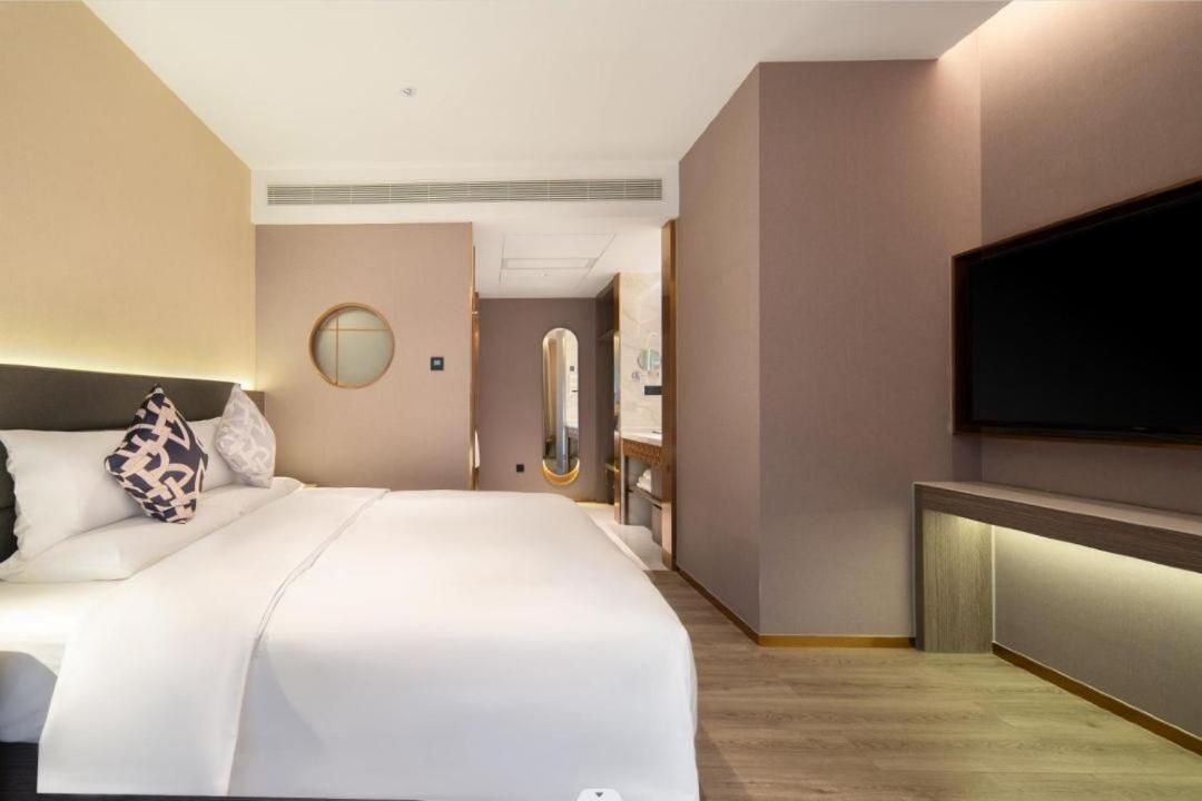 Business King Room
