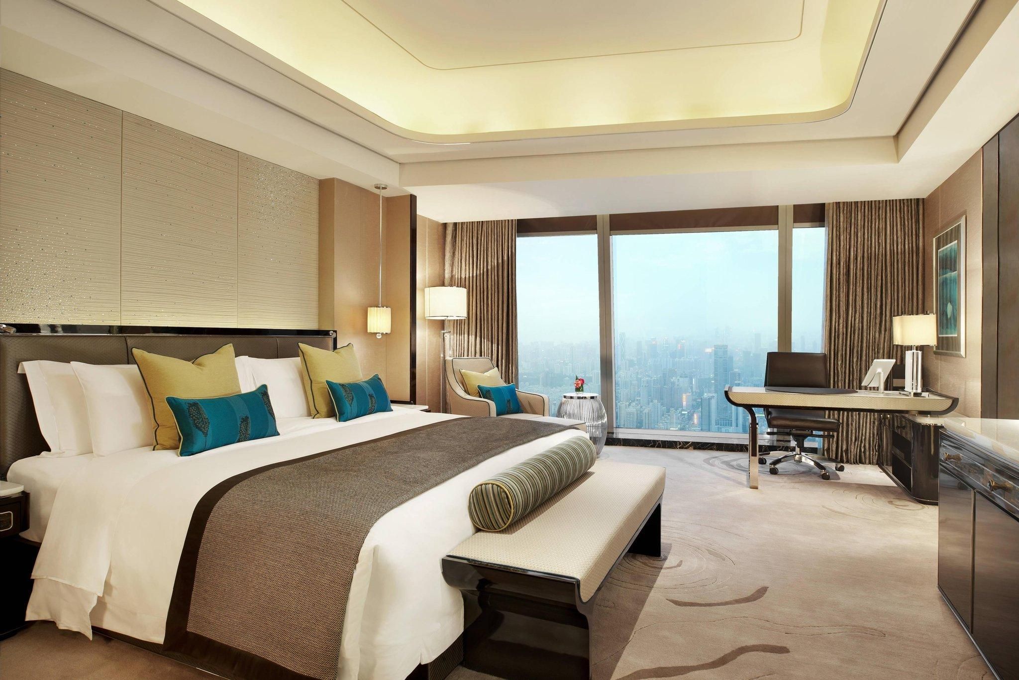 Larger Guest room, 1 King, Urban view