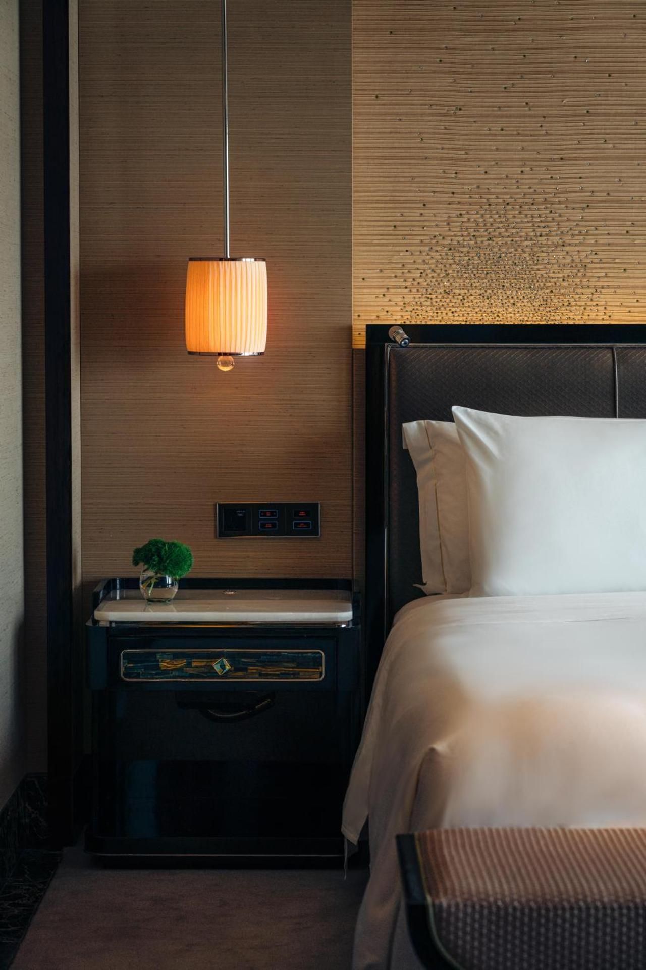 Guest room, 1 King, City view