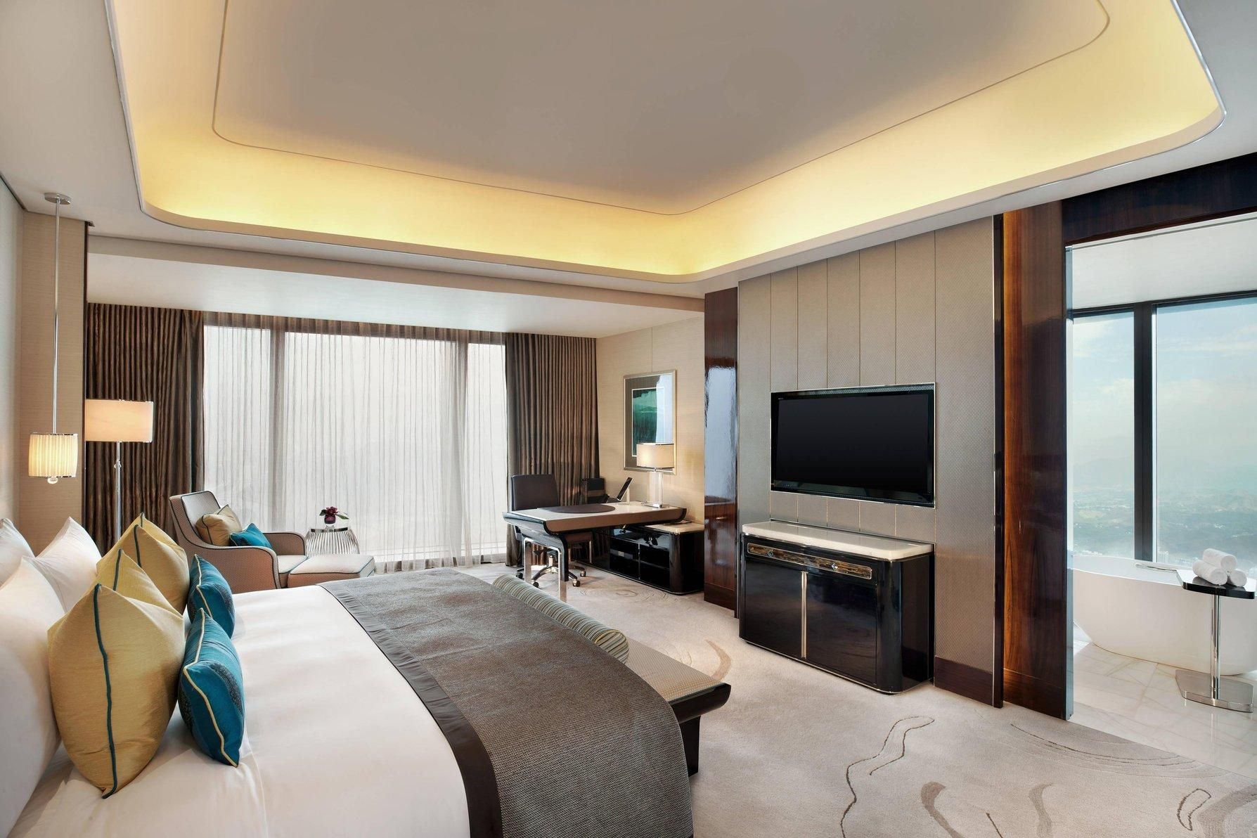 Larger Guest room, 1 King, Skyline view