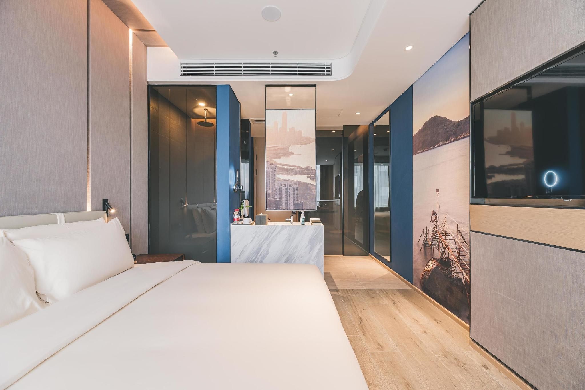 Superior Queen Room with View