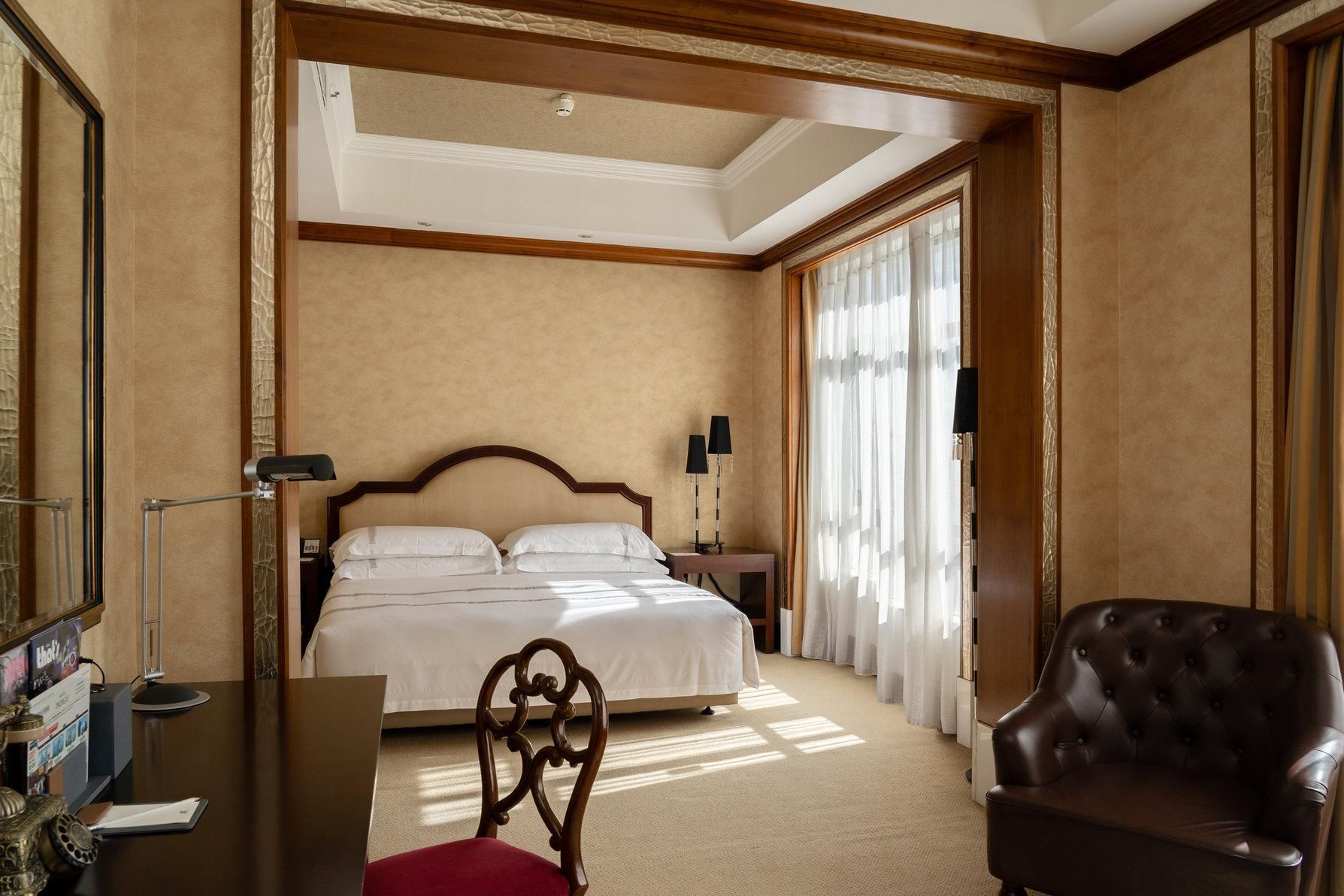1 King 2 Twin 2 Bedroom Suite Living Dining Area