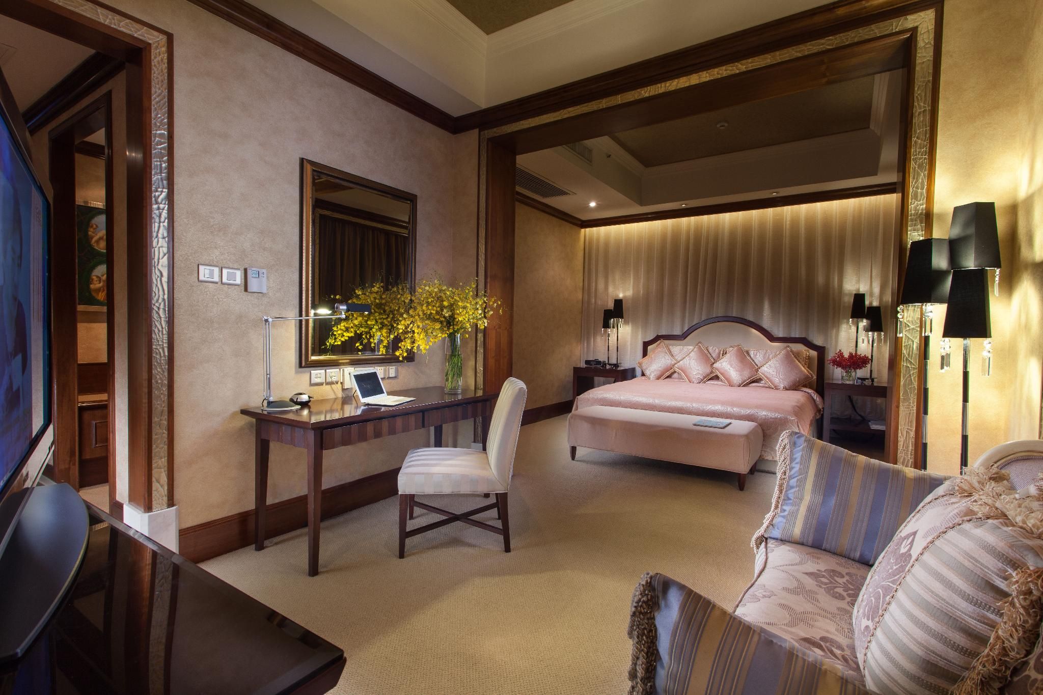 1 King 2 Twin 2 Bedroom Suite Living Dining Area