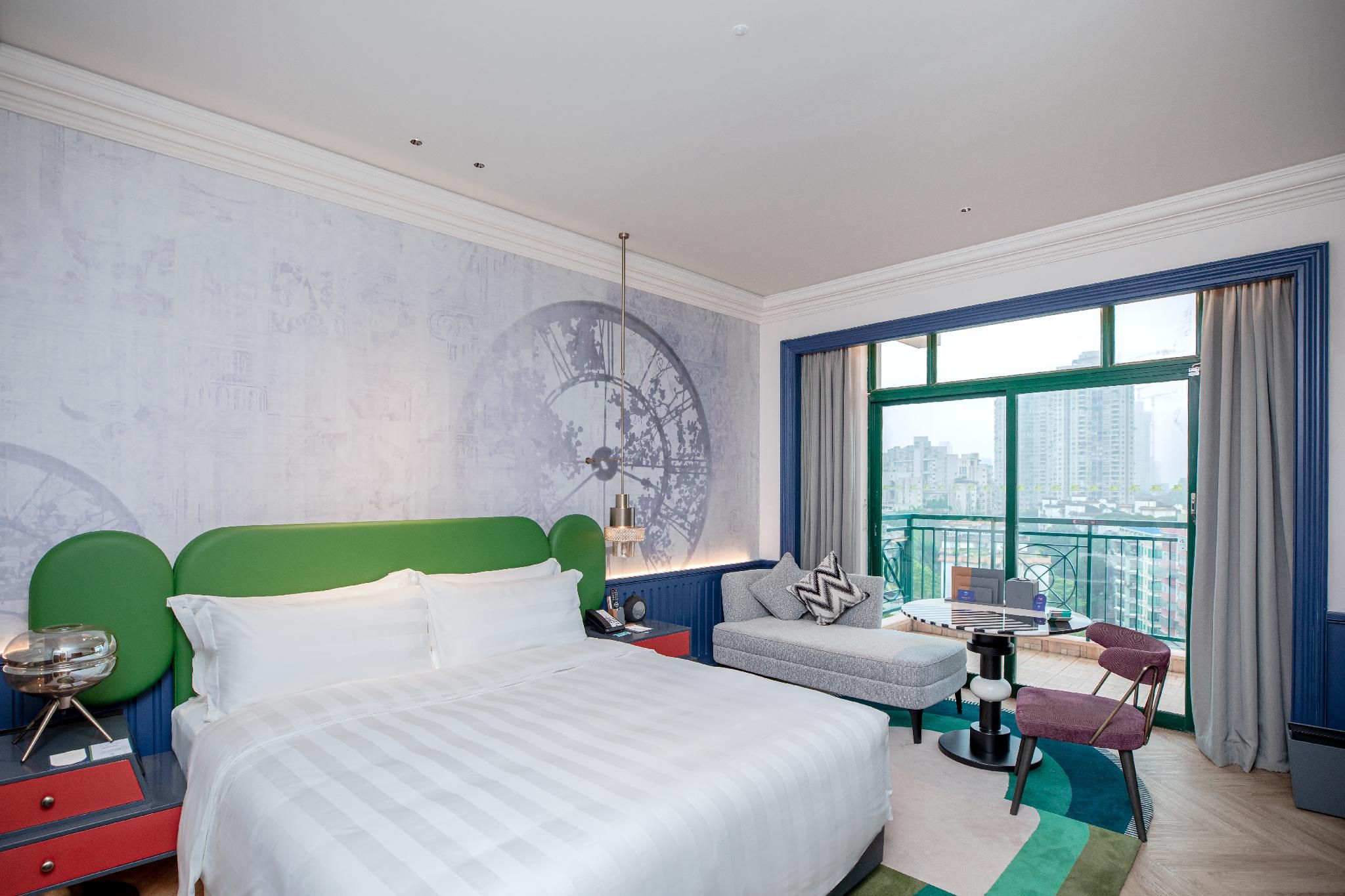 1 King Standard Balcony