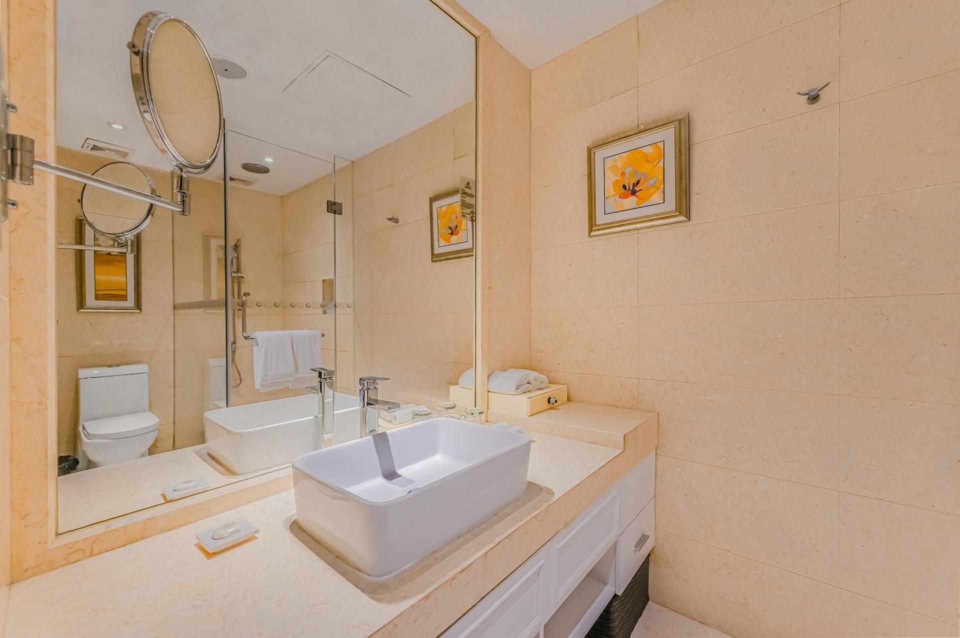 Lia Charlton Hotel Shenzhen Deluxe Queen Room 3