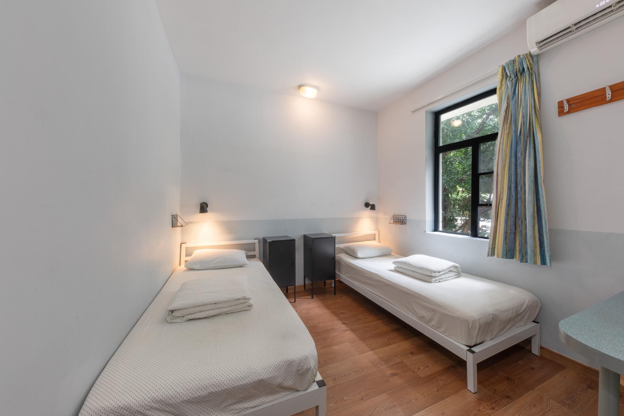 1 Person in Dormitory - Male Only