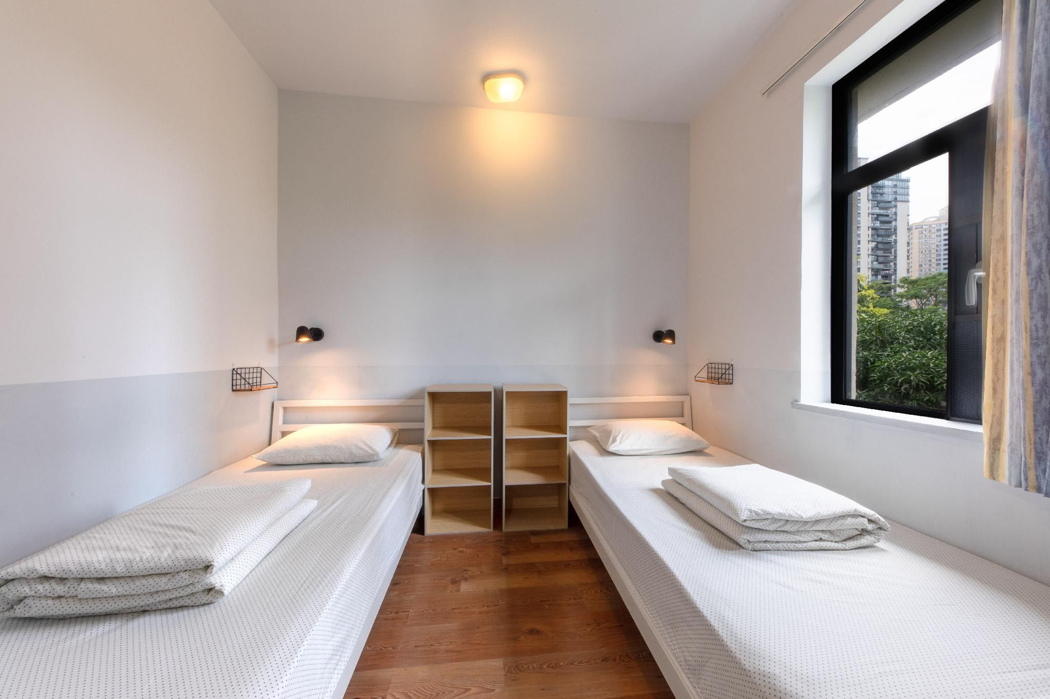 1 Person in Dormitory - Male Only